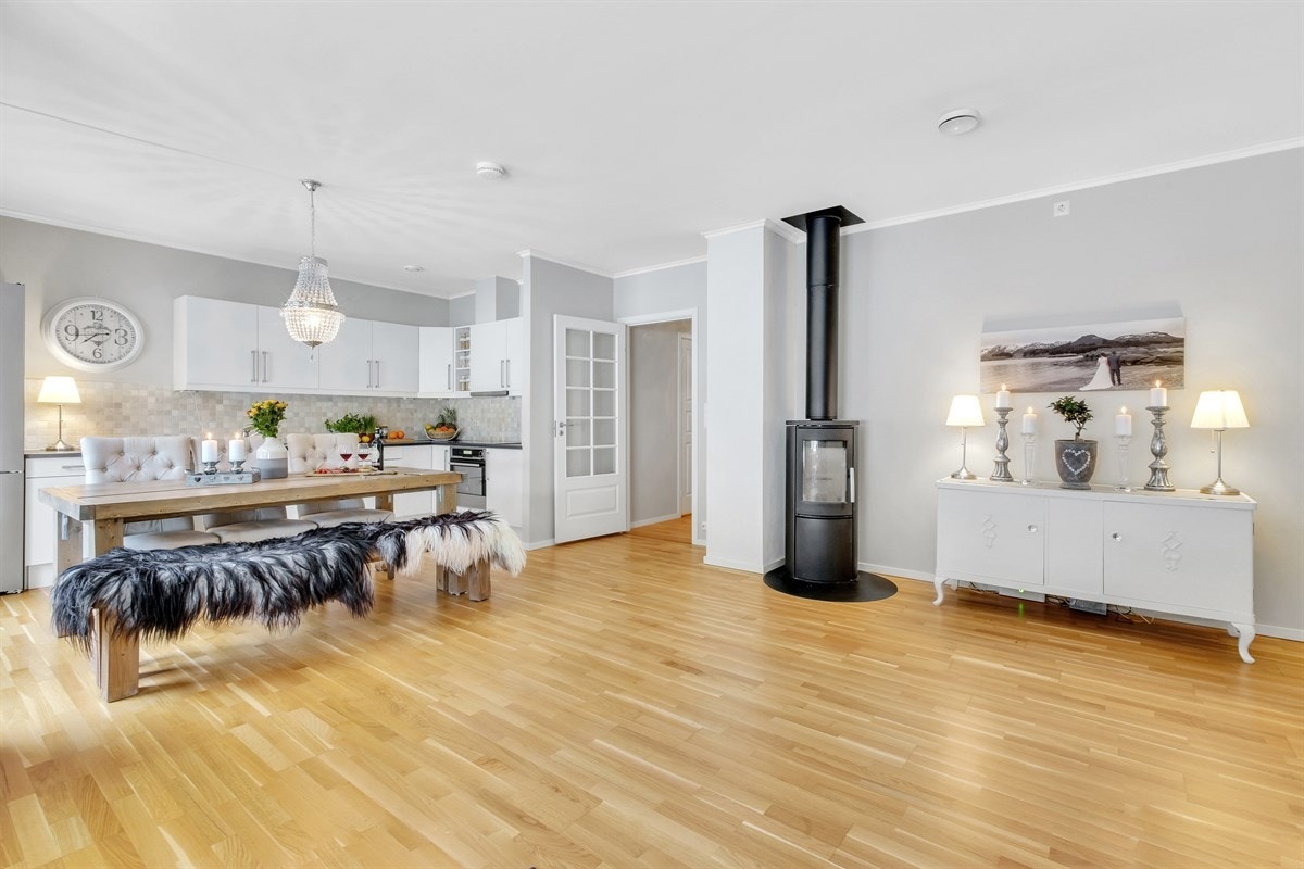 - VELKOMMEN TIL VISNING - Galleribilde