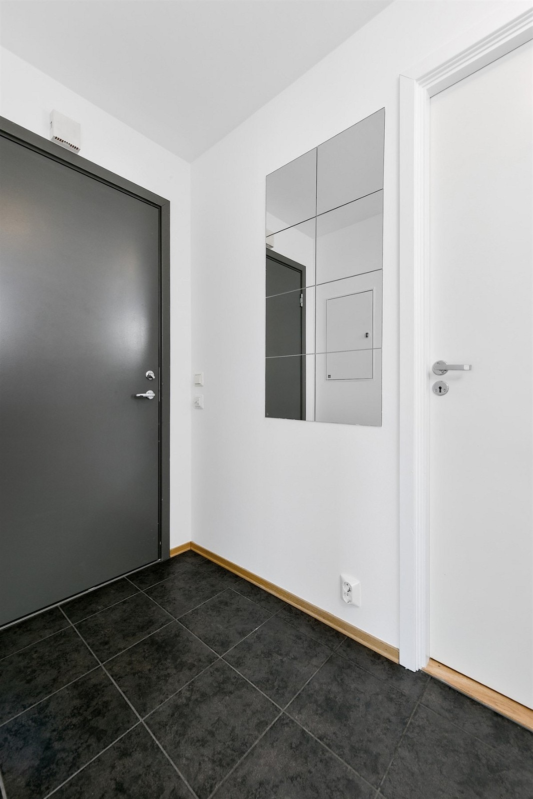 Leiligheten har ekstra lagringsplass i en disponibel sportsbod på 5 kvm beliggende i nabobygget. Galleribilde