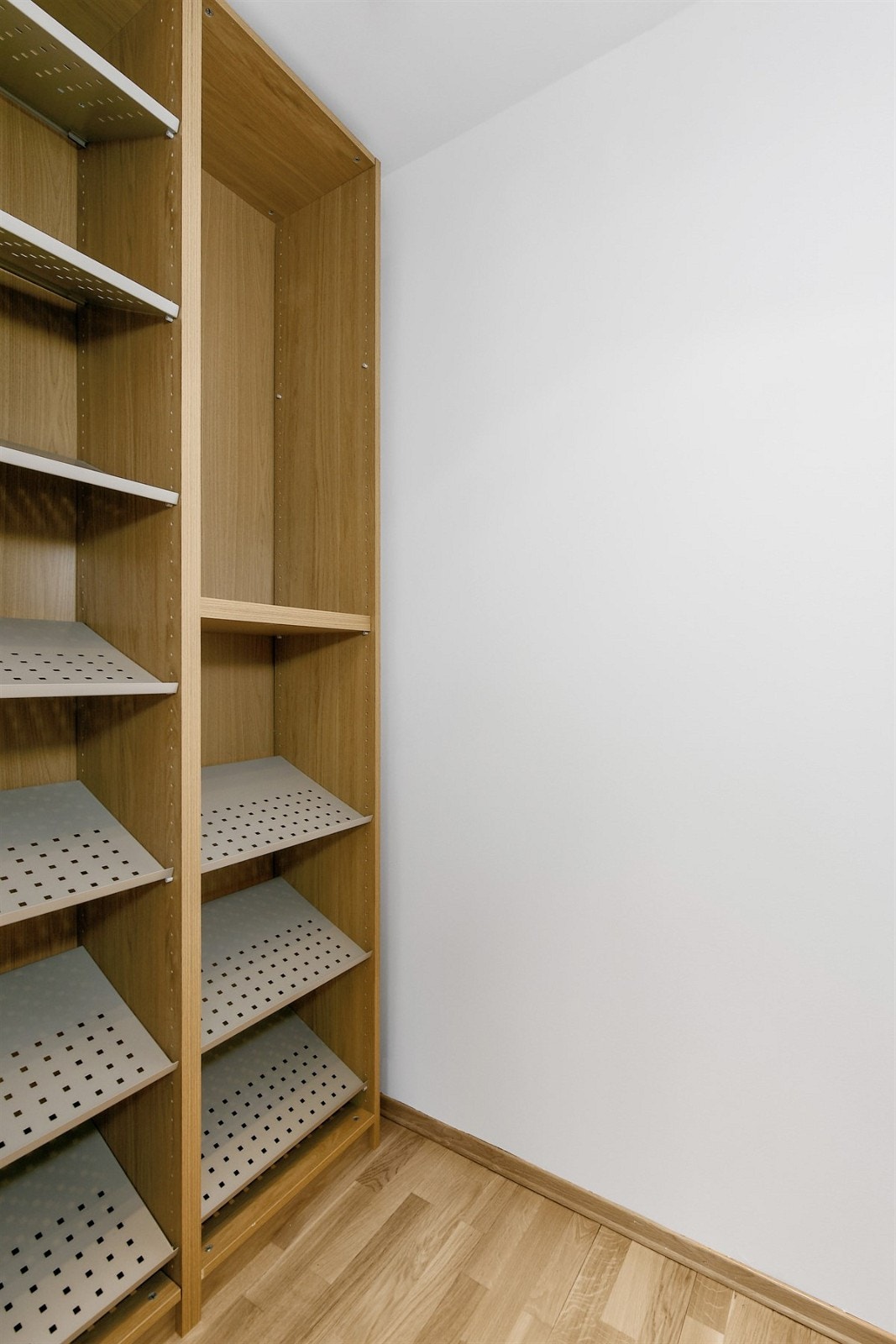 Walk-in closet. Galleribilde