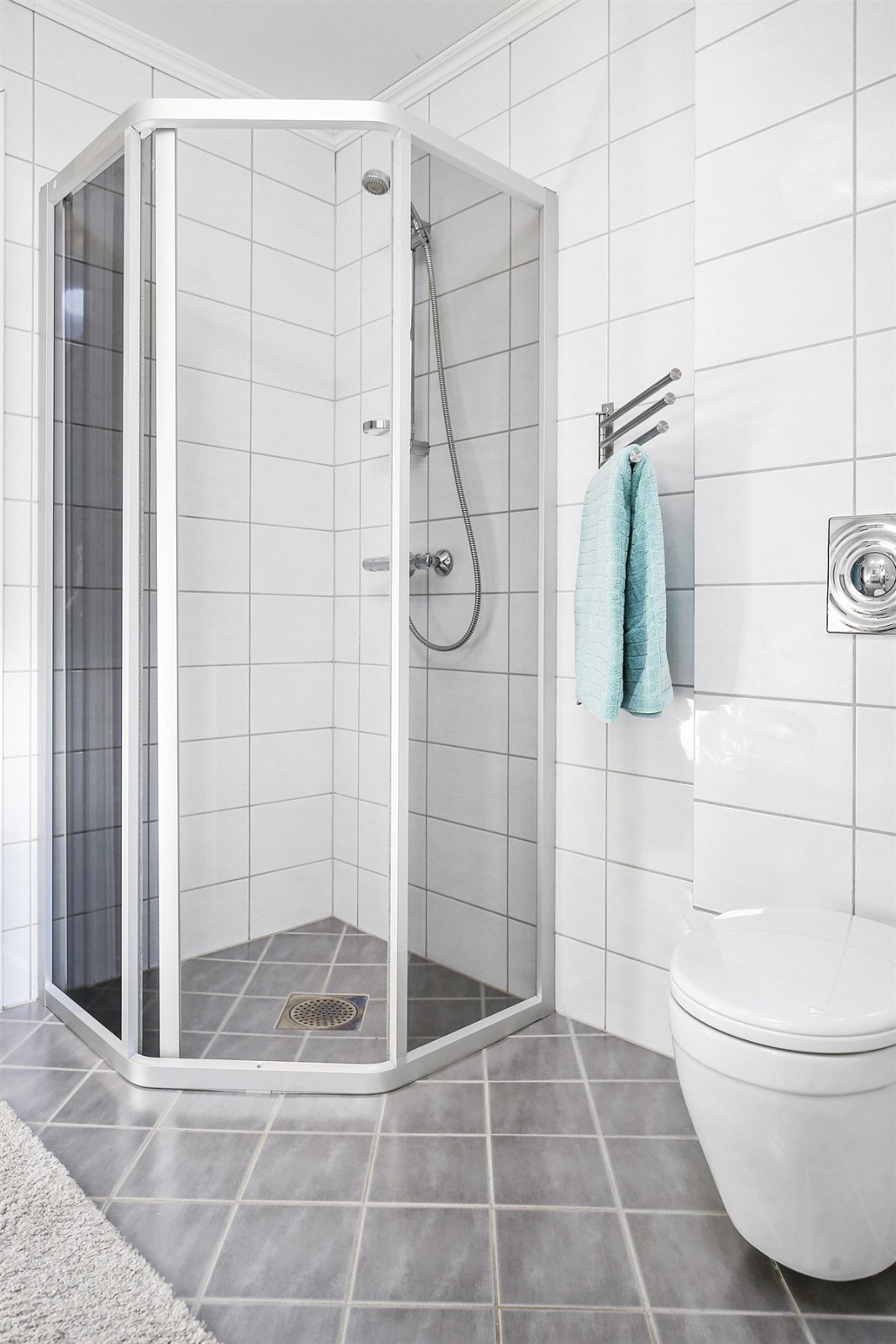 Bad 1 med dusjnisje Galleribilde