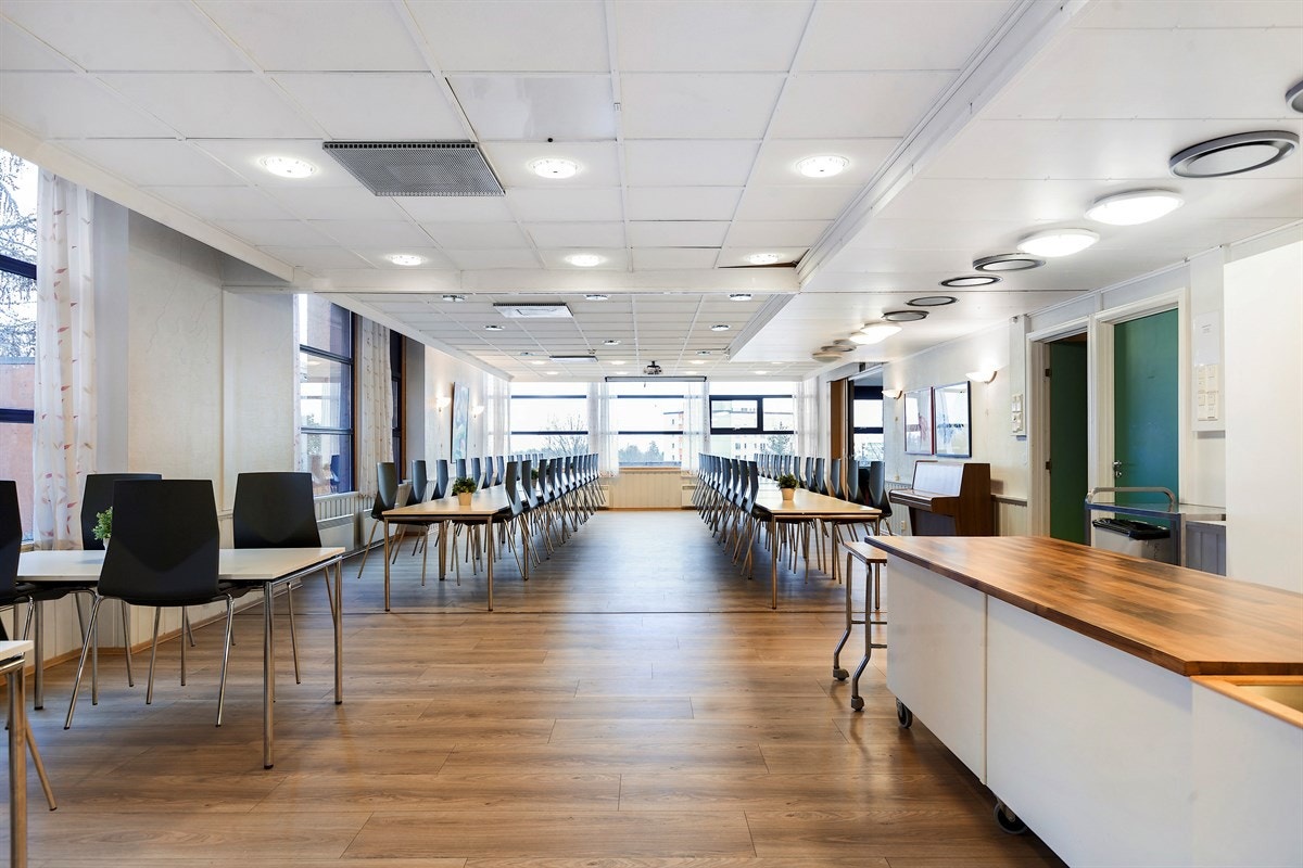 På felles restauranten, Camille, serveres det middag 3 ganger i uken til en meget rimelig penge. Galleribilde