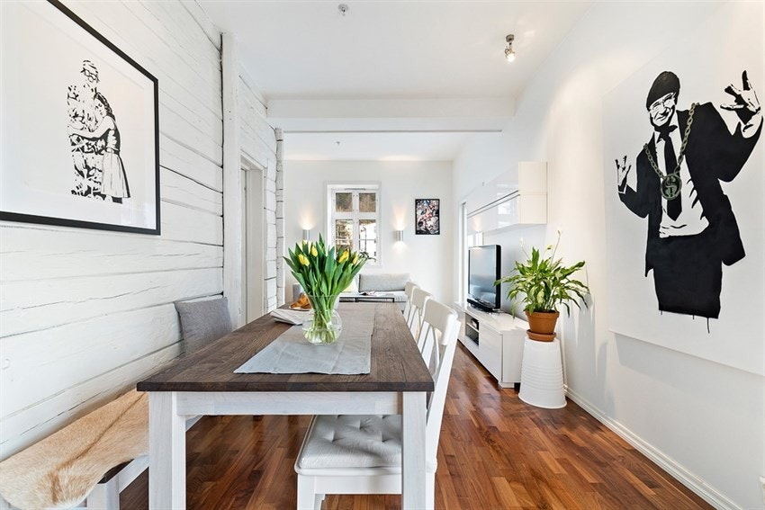 Stuen er lys og trivelig med praktisk planløsning Galleribilde