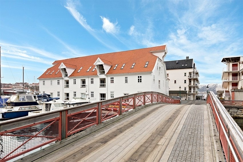 Måseskjæret har broforbindelse over til Måseskjærveien Galleribilde