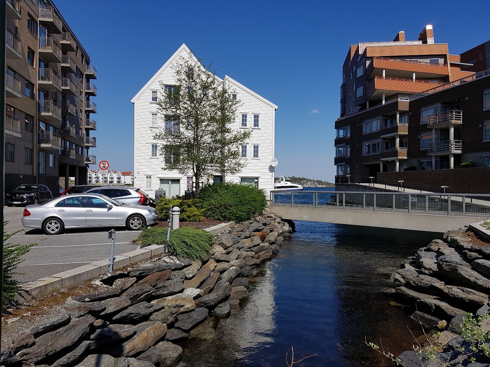 Leiligheten rett fram 2. etasje, høyre side Galleribilde