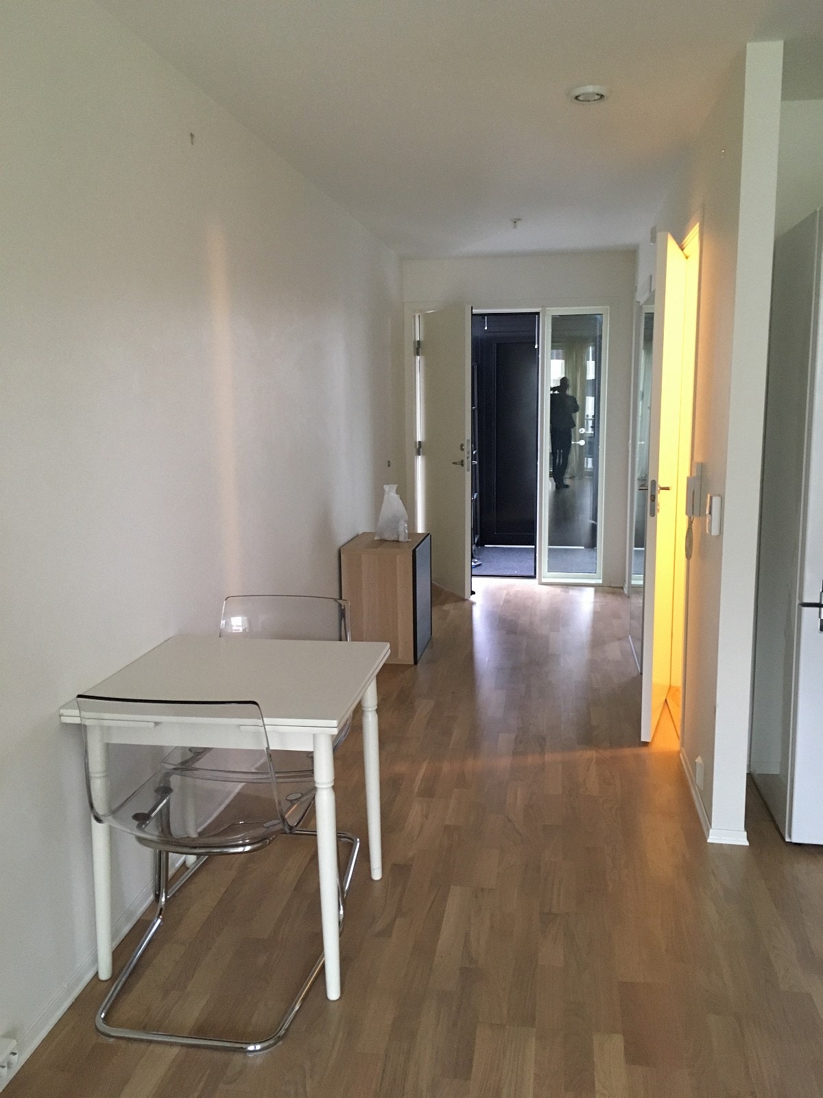 Gang mot inngangsparti Galleribilde