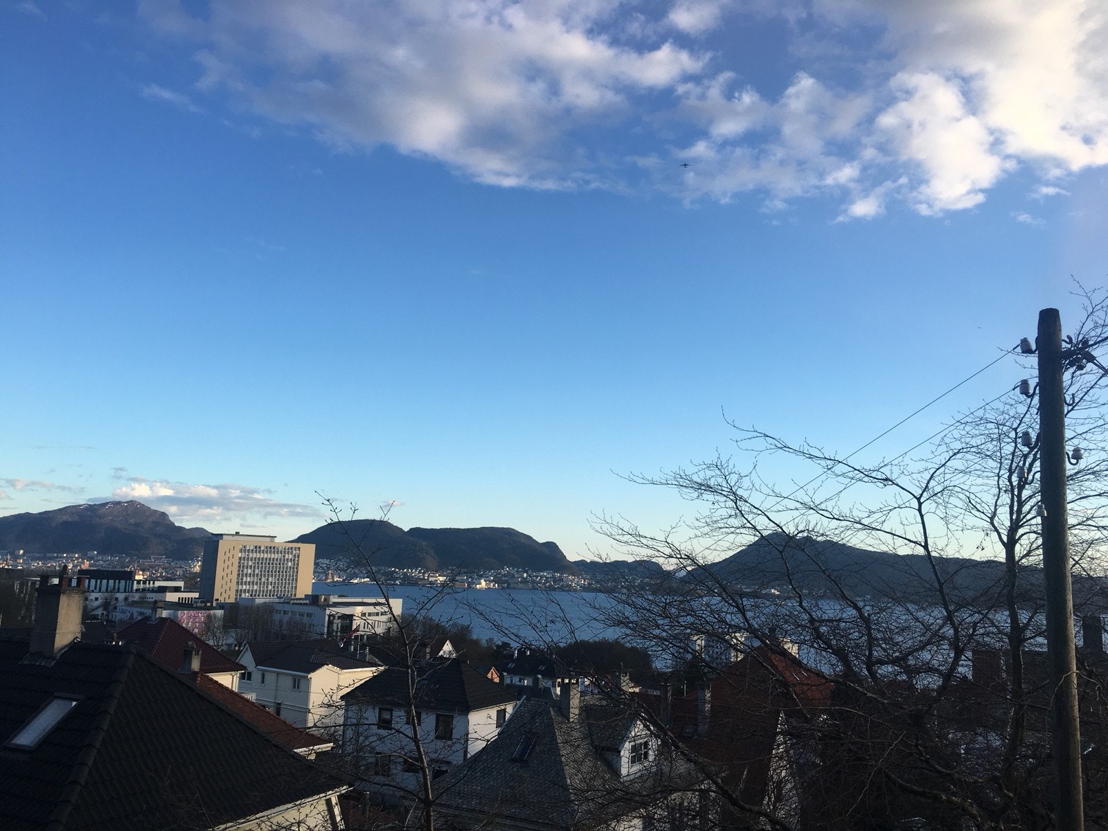 Et steinkast fra NHH Galleribilde