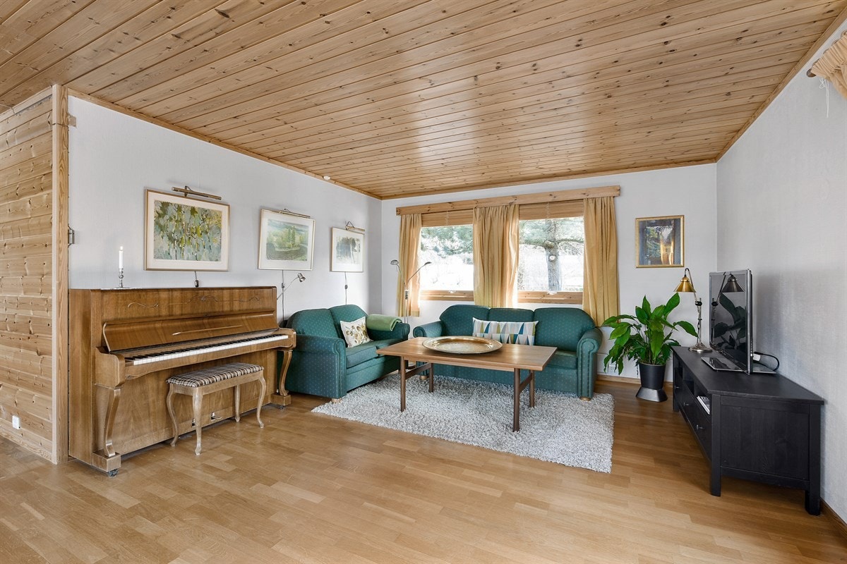 Stuen er delt i tre forskjellige deler noe som gir mye spillerom for familien. Galleribilde