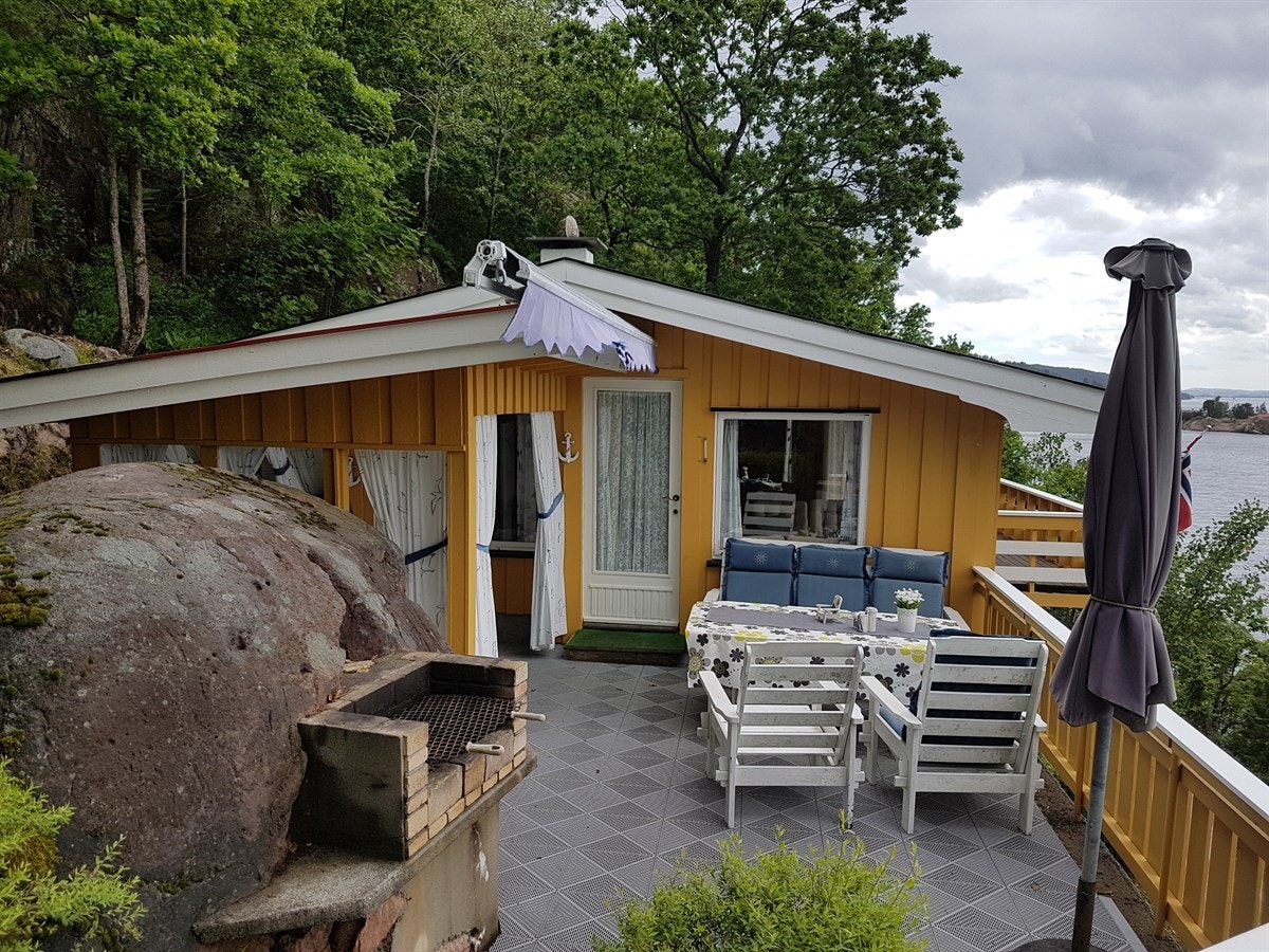 Inngangsparti/terrasse, hovedbygg Galleribilde