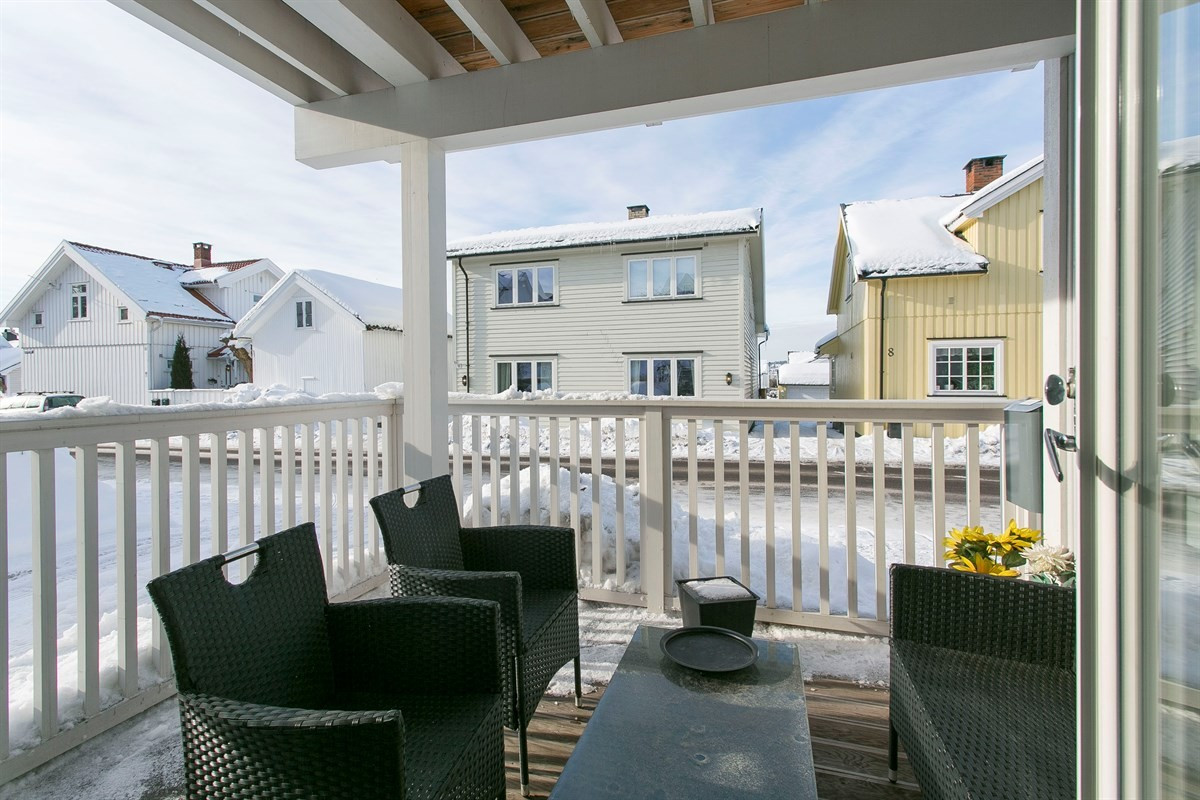 Frogner halvpart av nyere tomannsbolig med god standard. 3(4 ... Sorte belægningssten