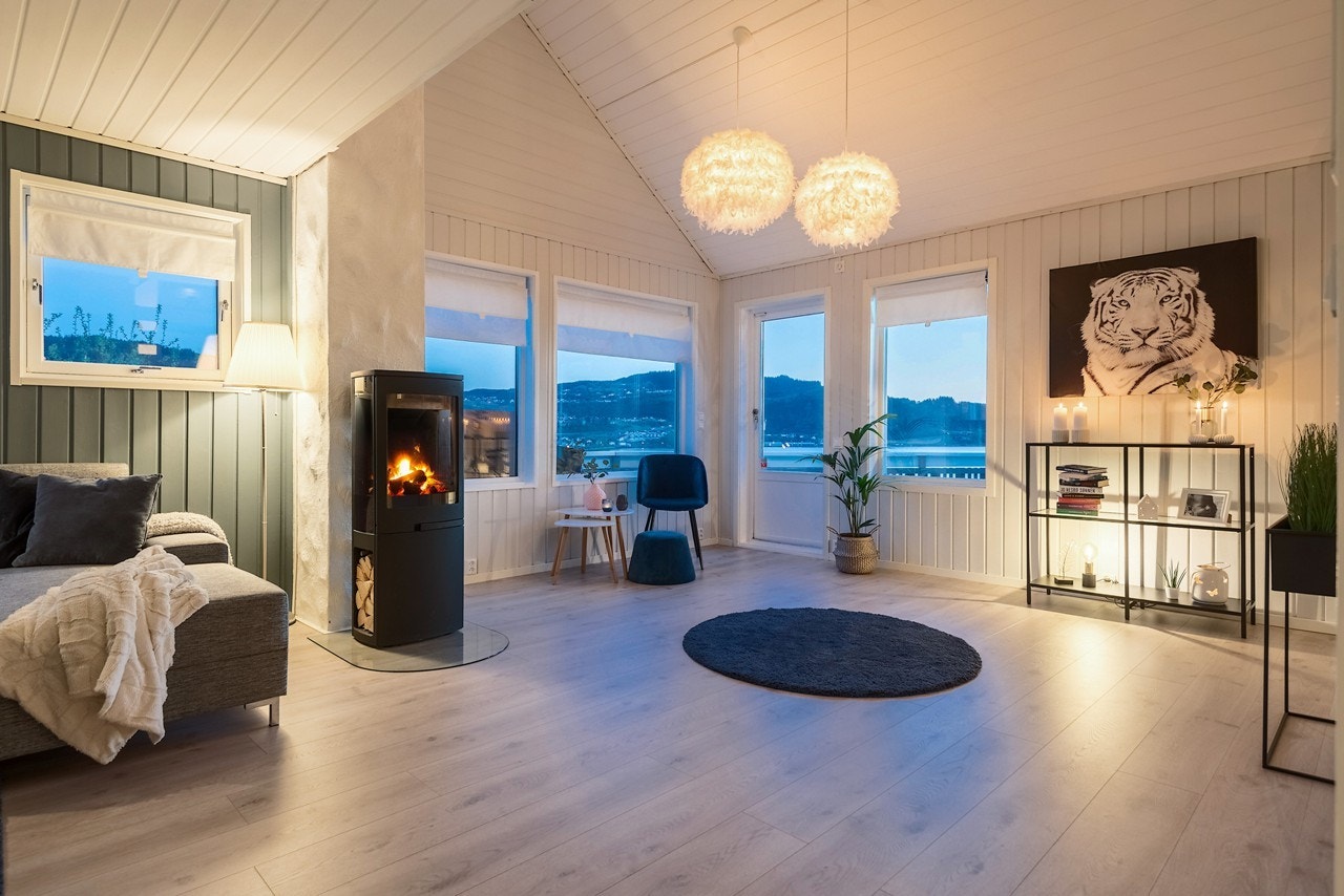 Vedovnen gir ekstra hygge og effektiv varme ved behov. Galleribilde