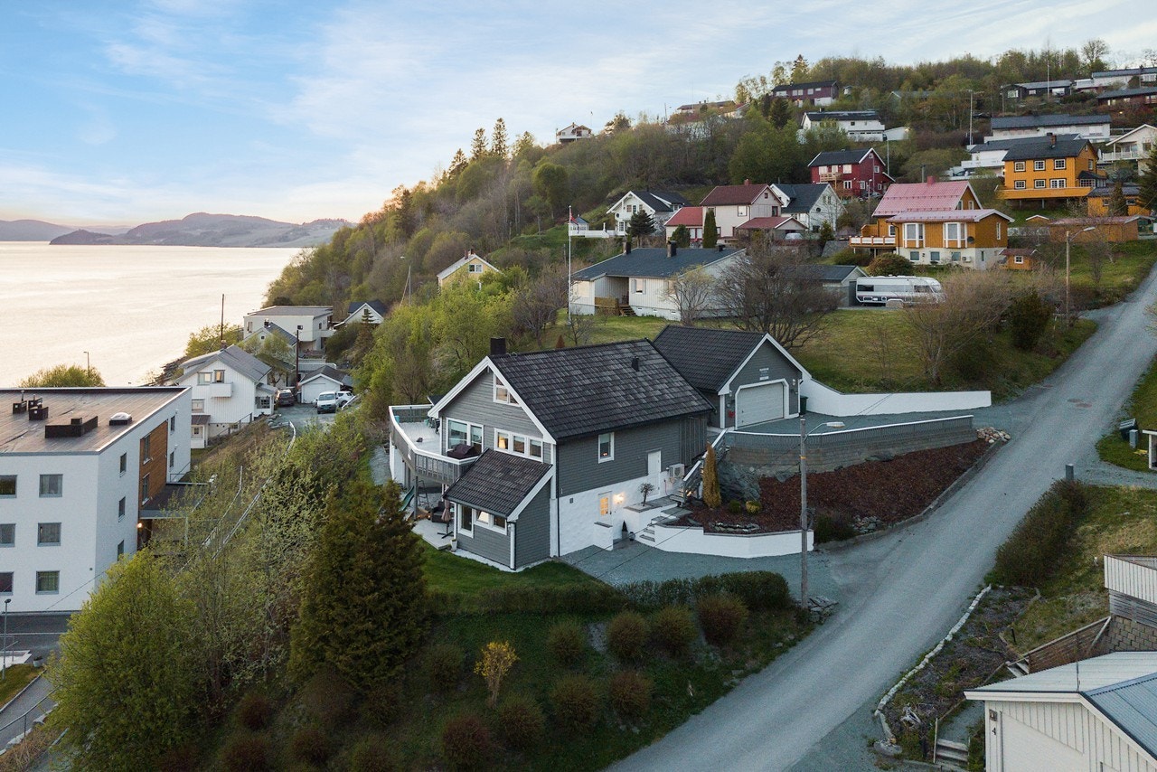 Malenahaugen er et rolig område med nærhet til flotte turområder. I sin helhet er nedre del av Brekka en av bygdas mest etterspurte og populære områder. Galleribilde