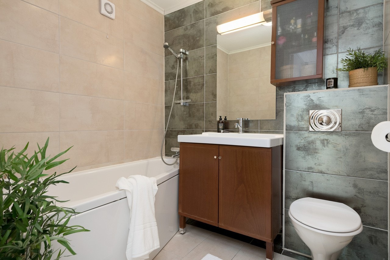 Badet ble oppgradert i 2007 og fremstår med smakfulle innredninger og overflater. Galleribilde