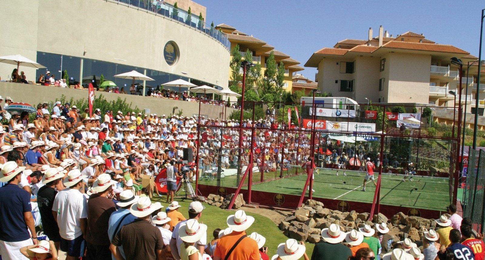 Det arrangeres årlige konkurranser i Tennis og padel-tennis i resorten Galleribilde