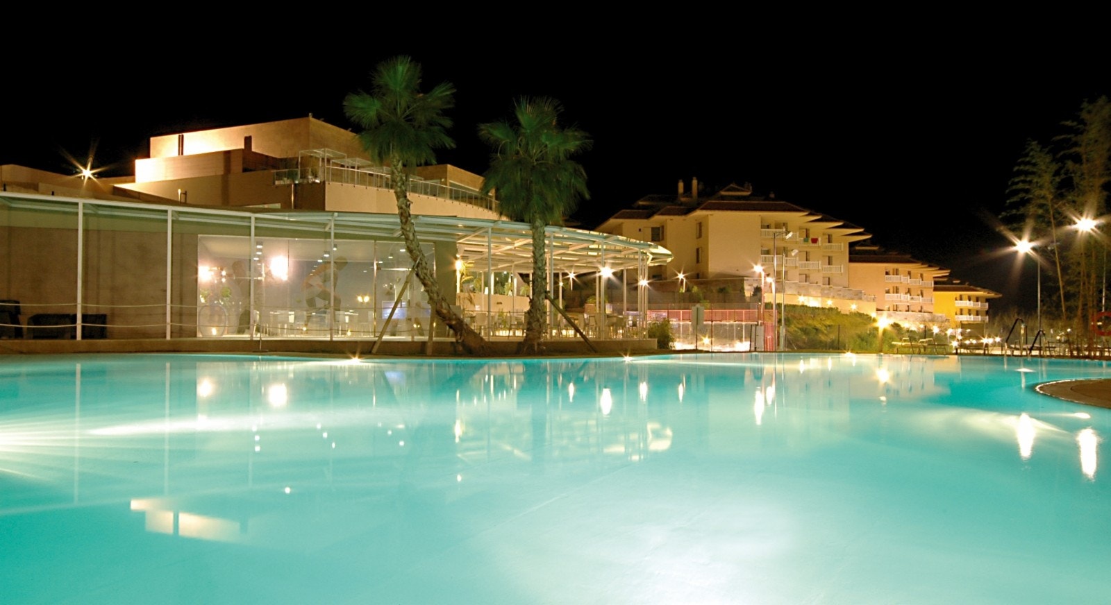 En av bassengene til hotellet Galleribilde