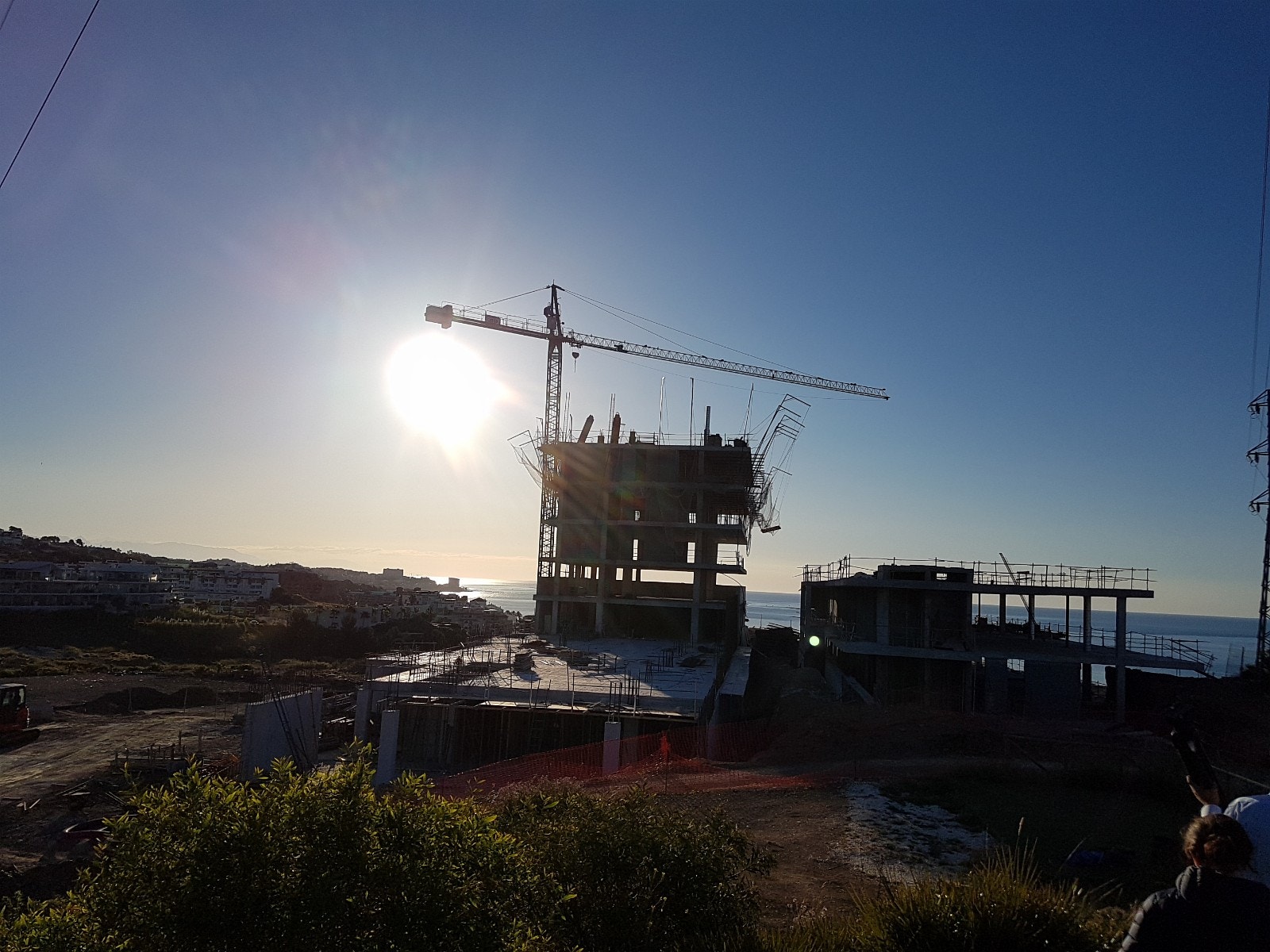 Se byggeprosessen på hjemmesiden - http://cds-property.com/index.php/home/byggefase-medone Galleribilde