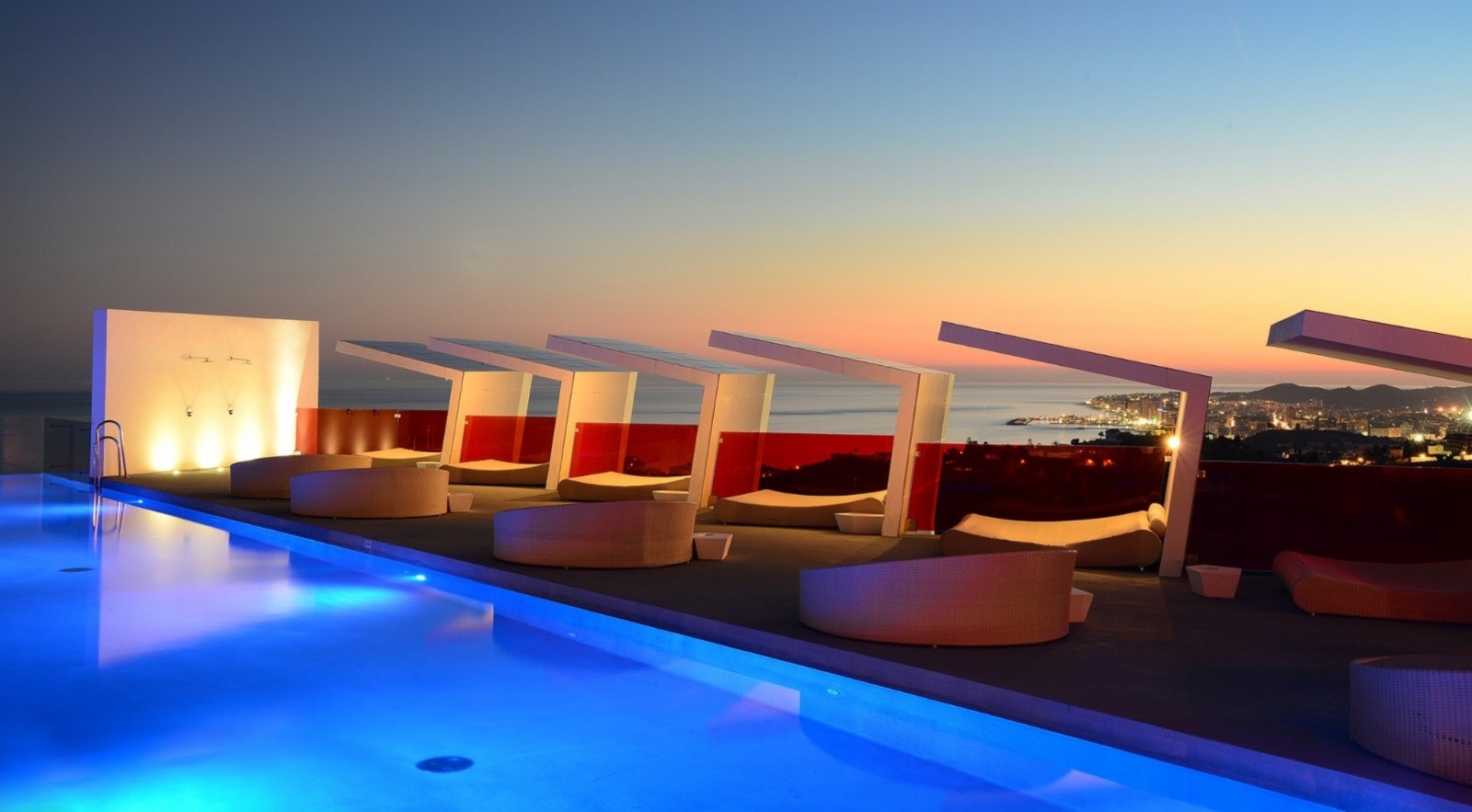 SKYBAR og infinity pool Galleribilde