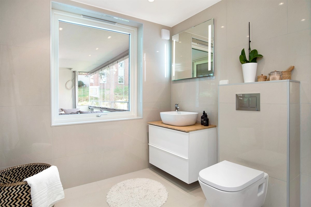 Boligen inneholder et lekkert og nytt bad. Galleribilde