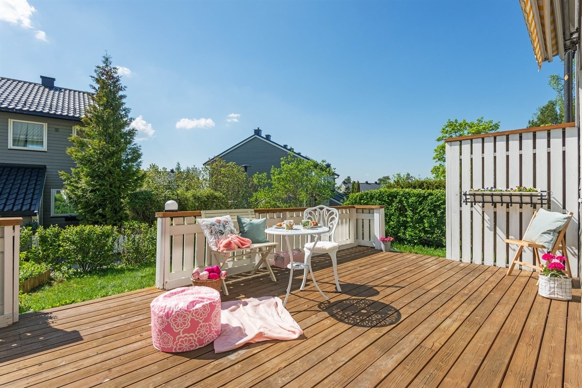 Velkommen til Rugdeberget 83; 2-roms endeleilighet med god intern beliggenhet, i grønne og rolige omgivelser! Galleribilde