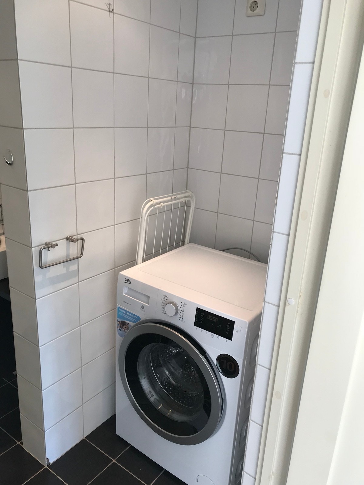 Bad med vaskemaskin Galleribilde