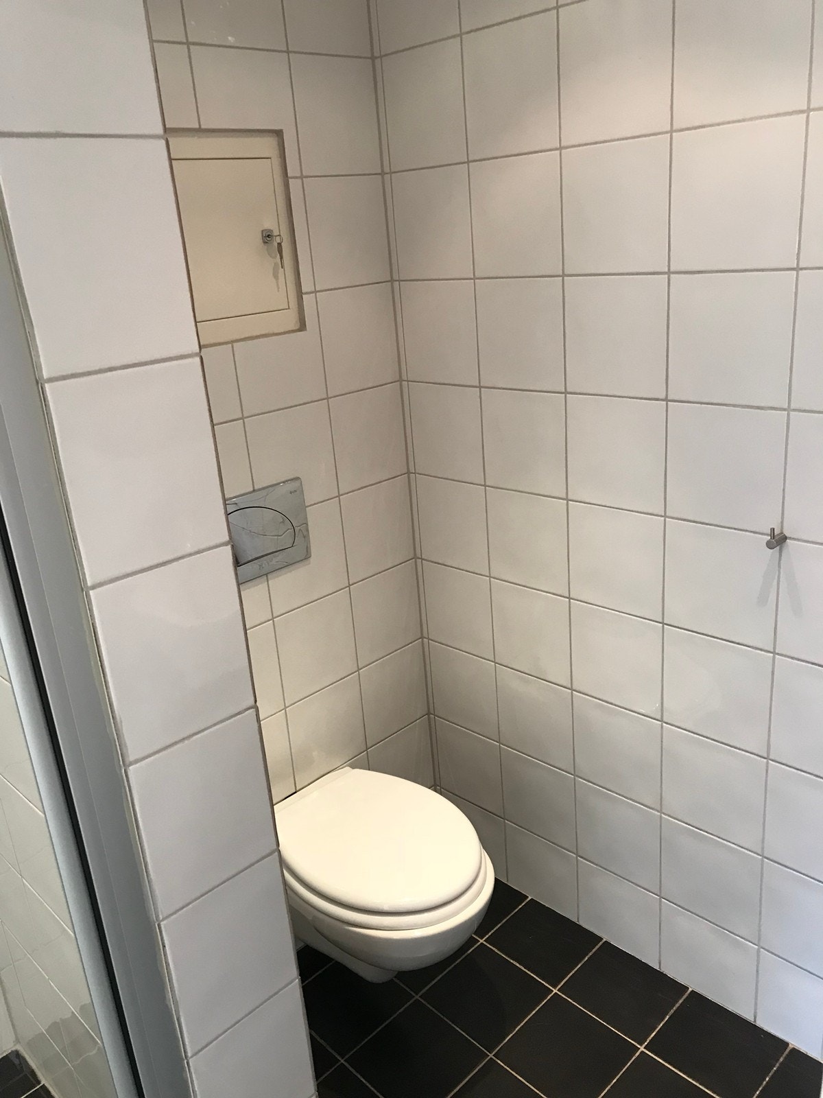 Bad med vegghengt WC Galleribilde