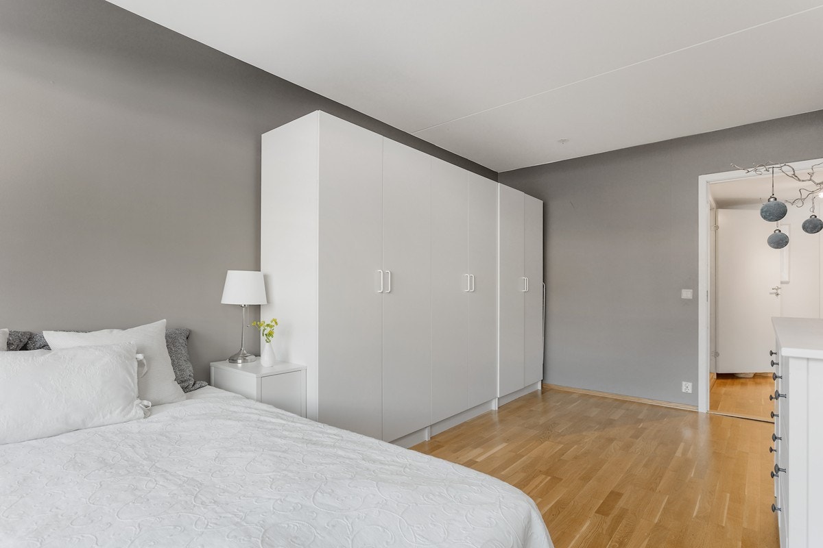 Rommet har en generøs størrelse hvor du fint kan lage en "walk in closet" eller en kontorløsning hvis du ønsker. Galleribilde