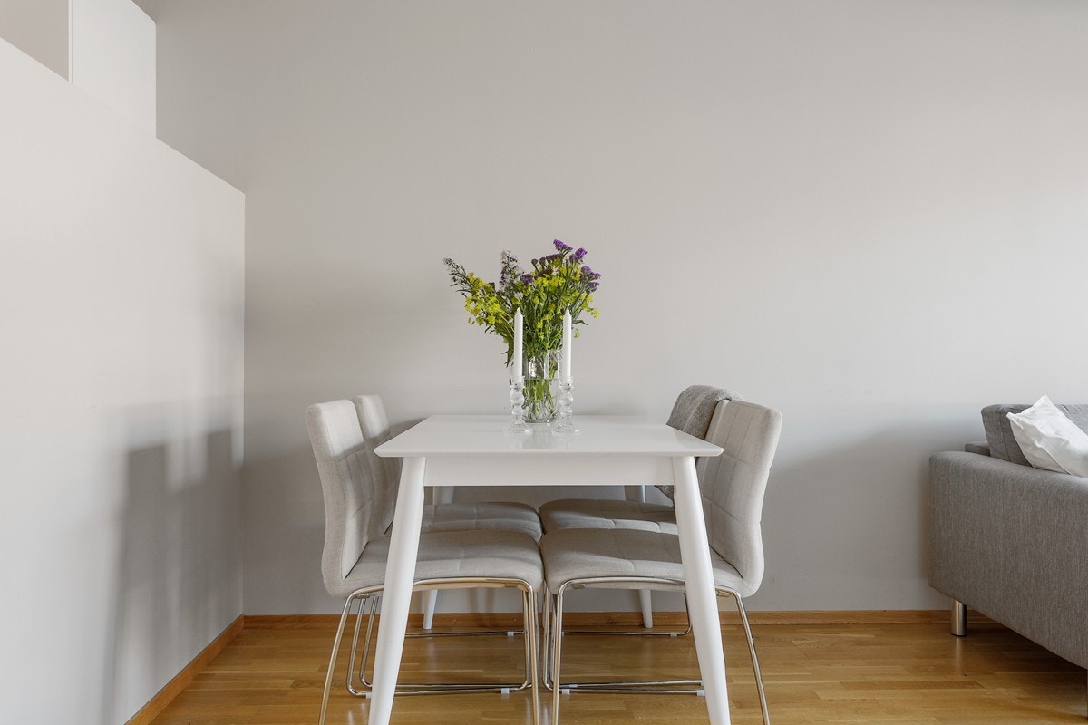 Naturlig plass til stor spisegruppe. Galleribilde