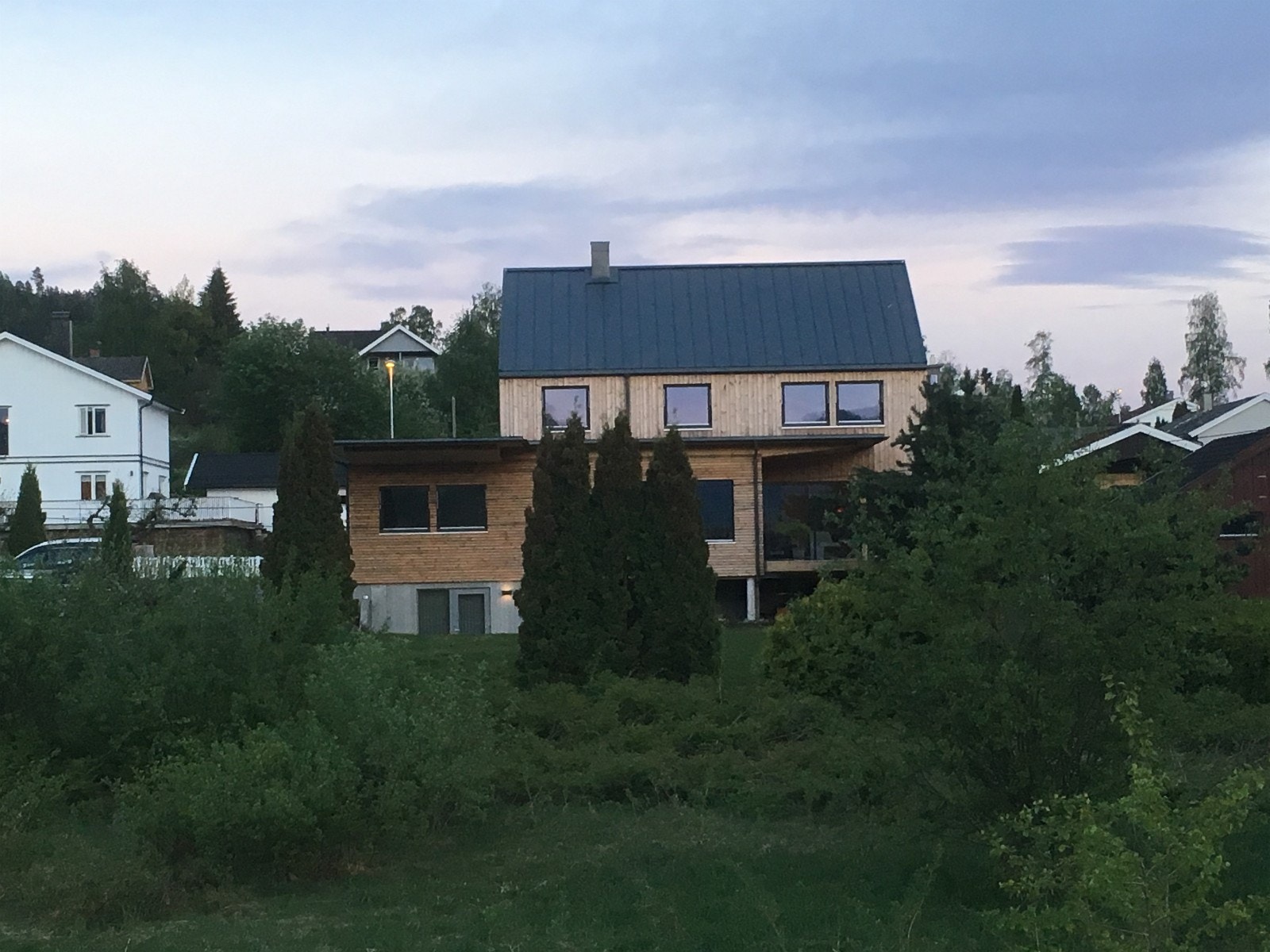 Hus m/ inngang leilighet Galleribilde