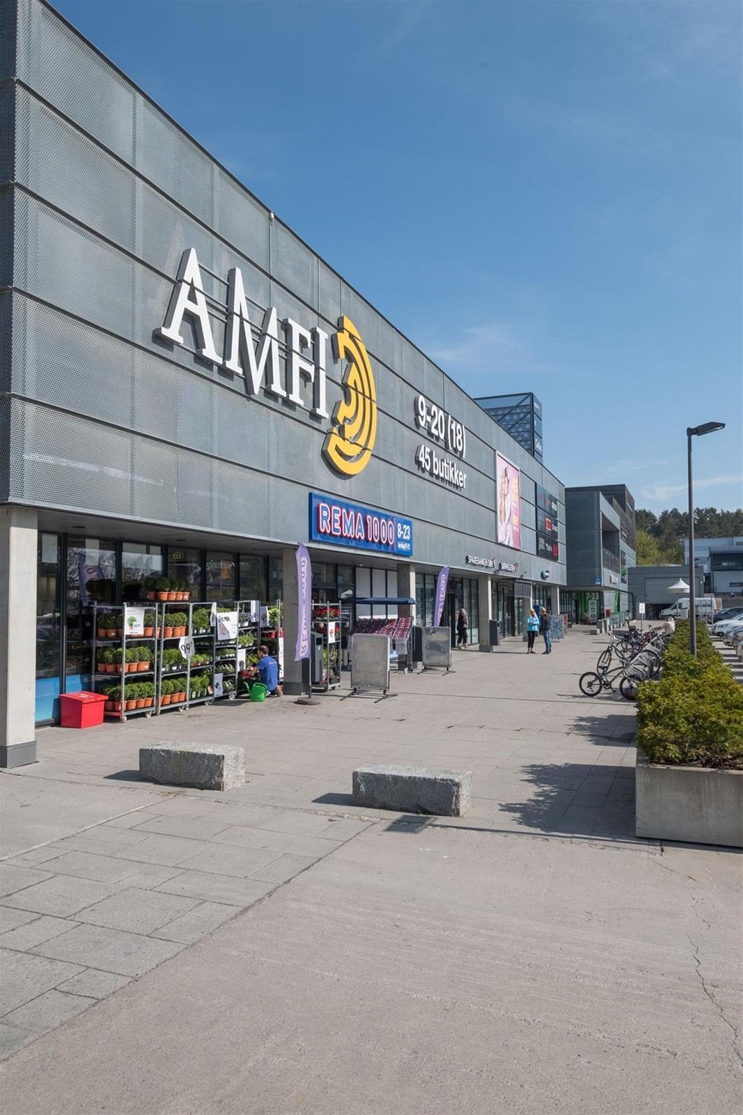 Vågsbygd Amfi like i nærheten. Galleribilde