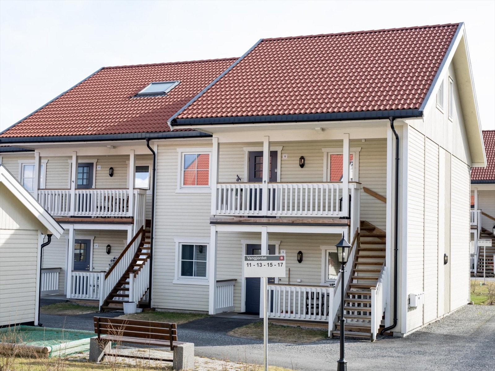 Leilighet over 2 plan med meget god beliggenhet i feltets ytterkant. Galleribilde