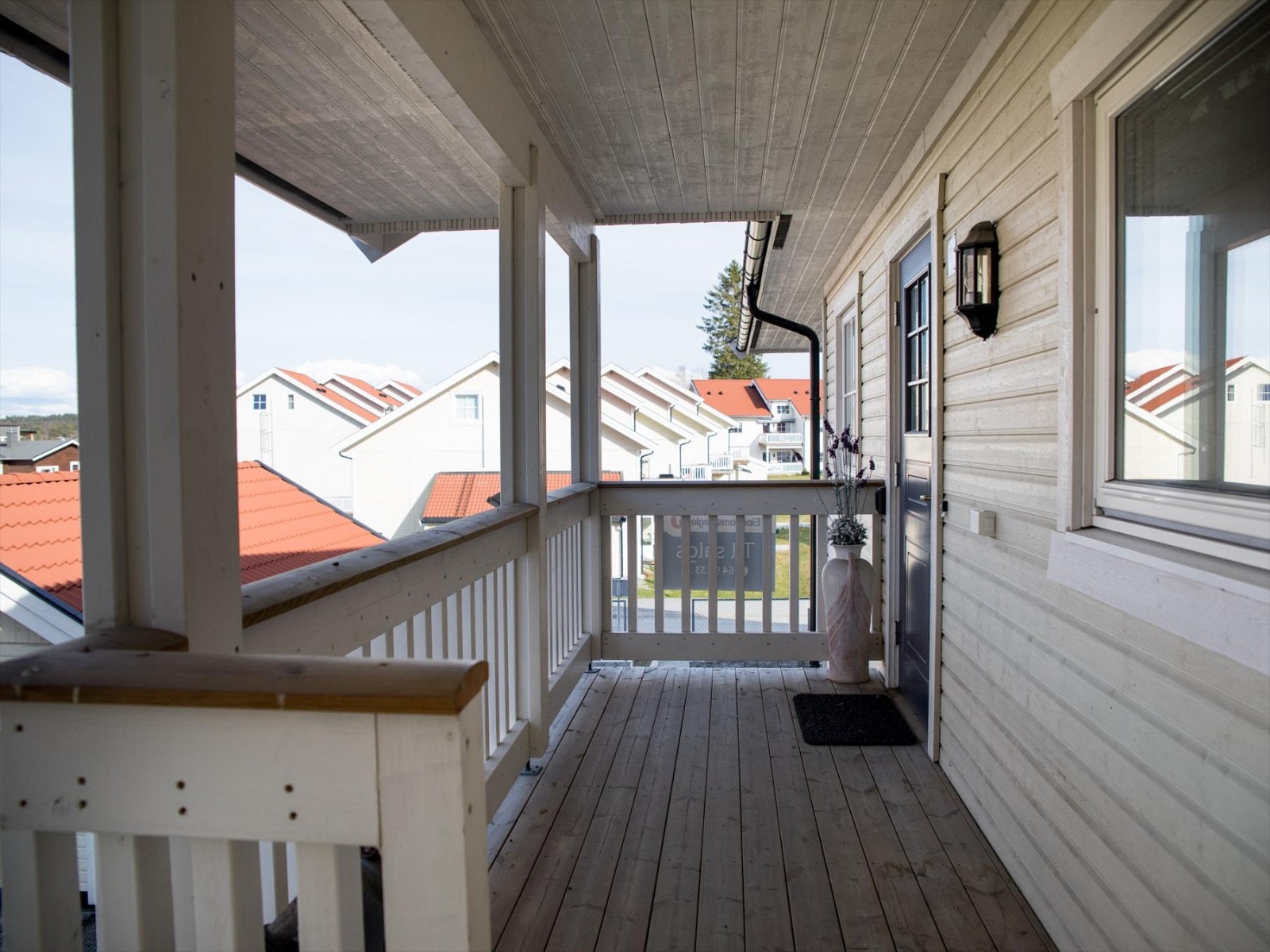 Overbygget repos ved inngangsparti. Galleribilde