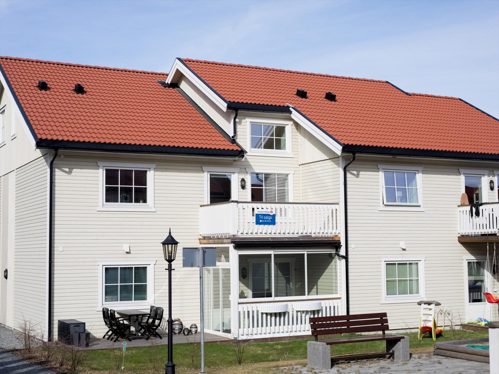 Sydvendt veranda med adkomst fra stue i 2. etg. Galleribilde