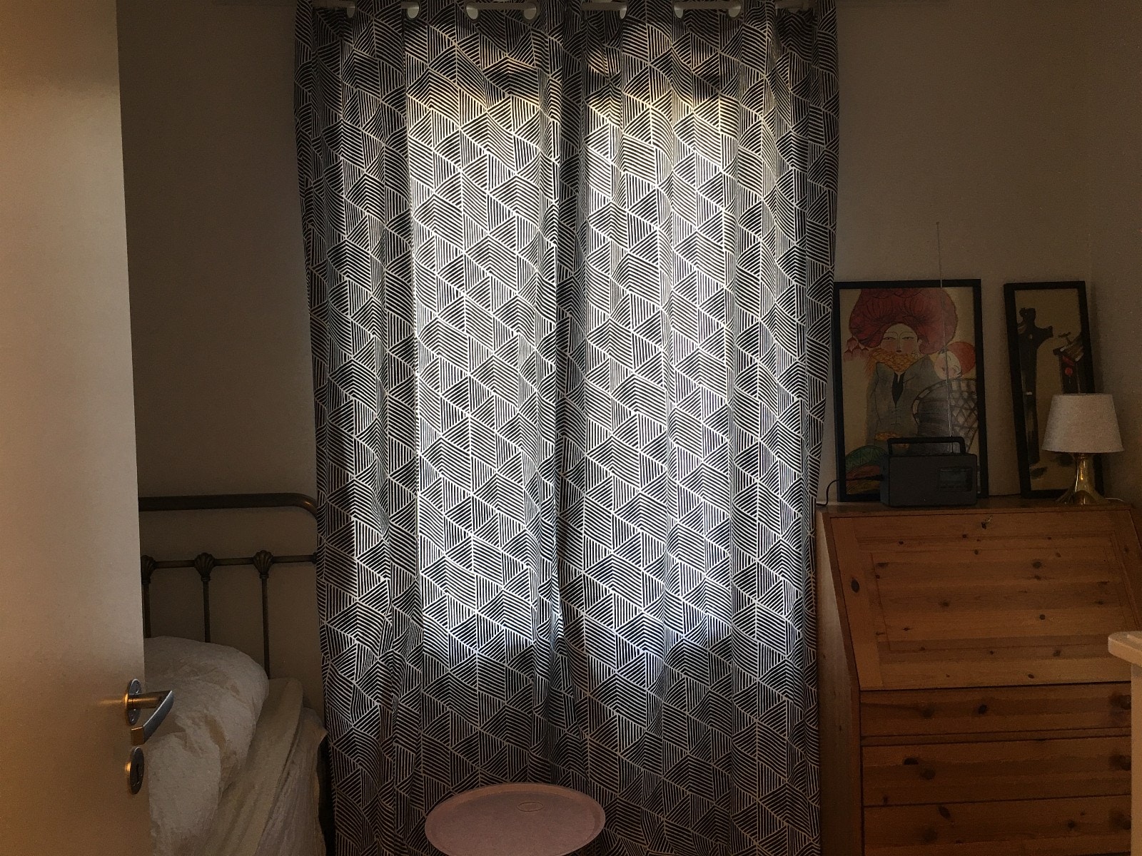 Minste soverom med 90cm seng og skatoll Galleribilde