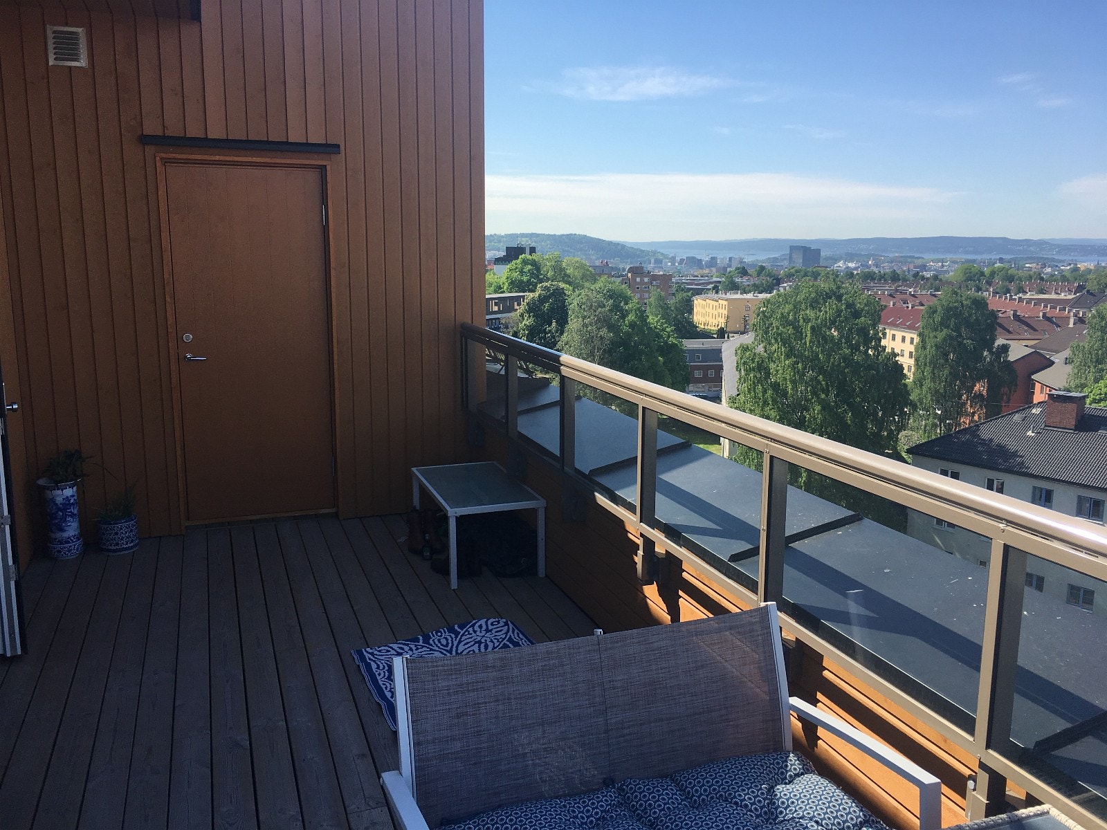 Utvendig bod i enden av terrassen Galleribilde