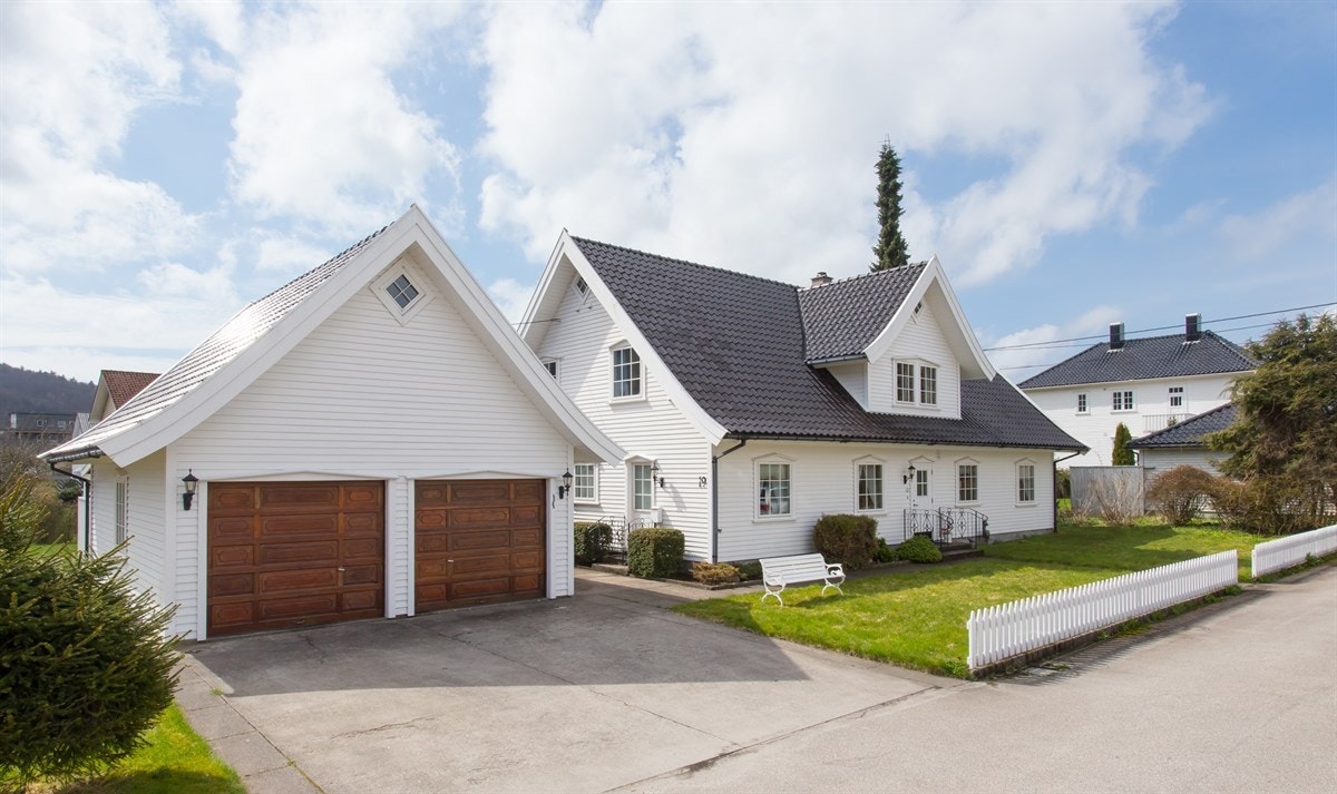 Fasade mot nord bolig og garasje Galleribilde