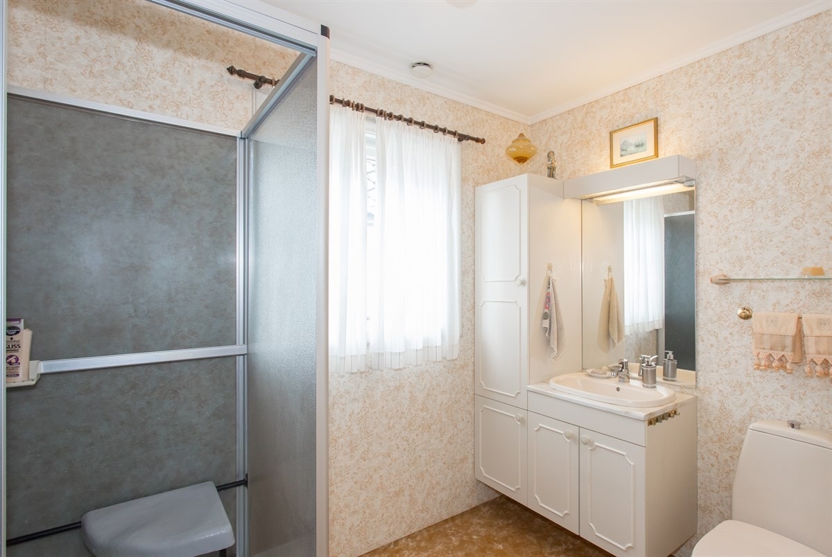 WC/dusj i 1. etg. Galleribilde