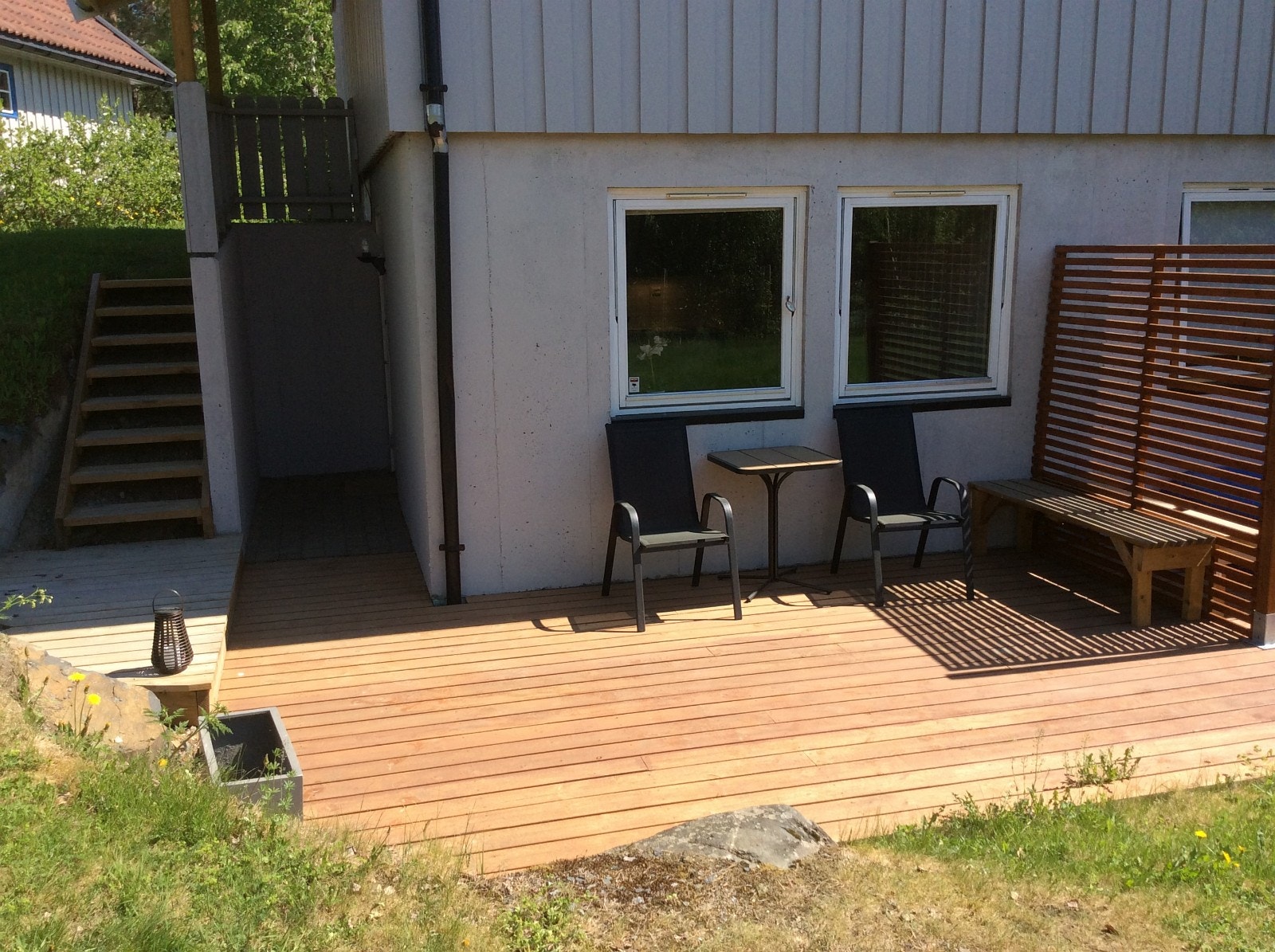 Koselig uteplass med møbler Galleribilde