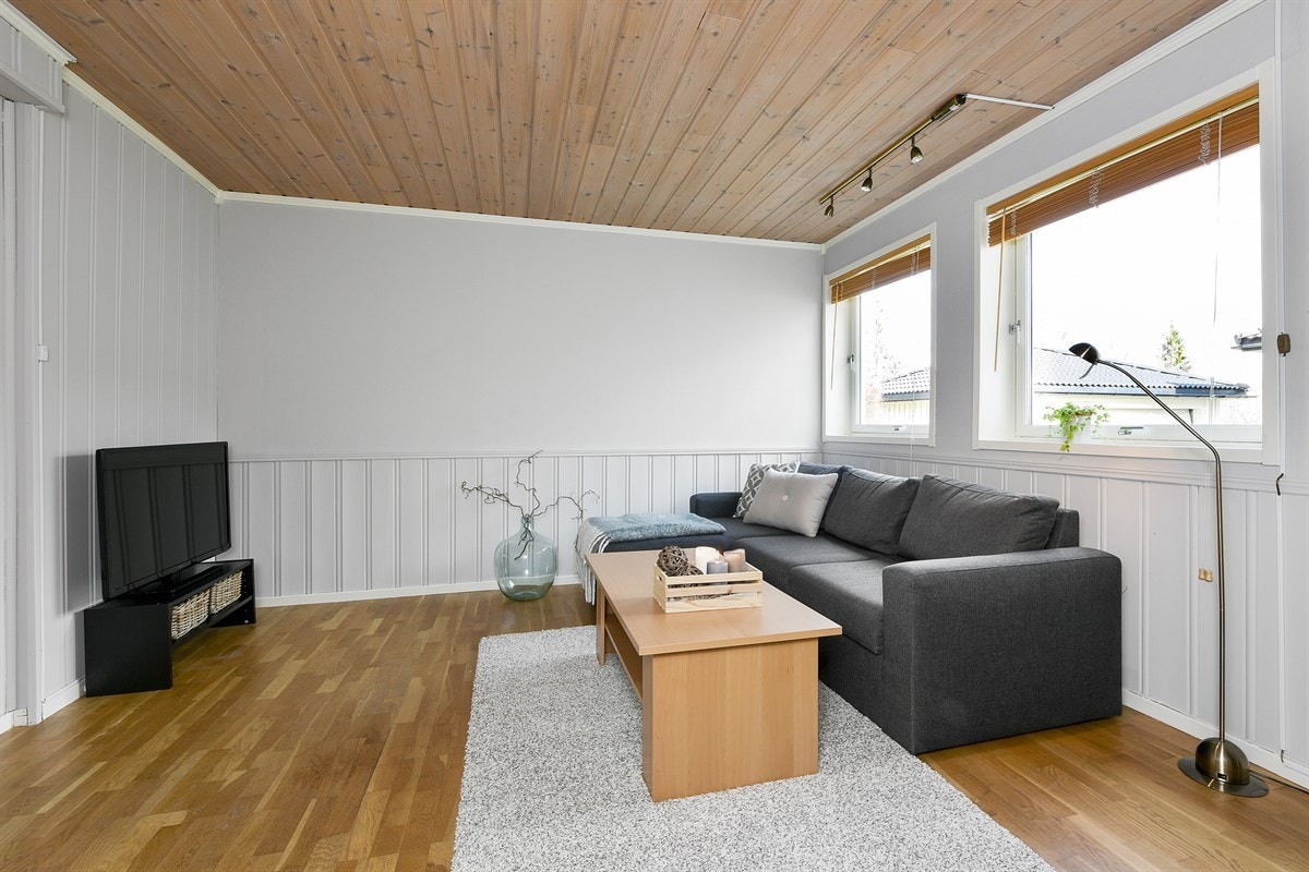 Kjellerstuen har lysmalte overflater. Galleribilde