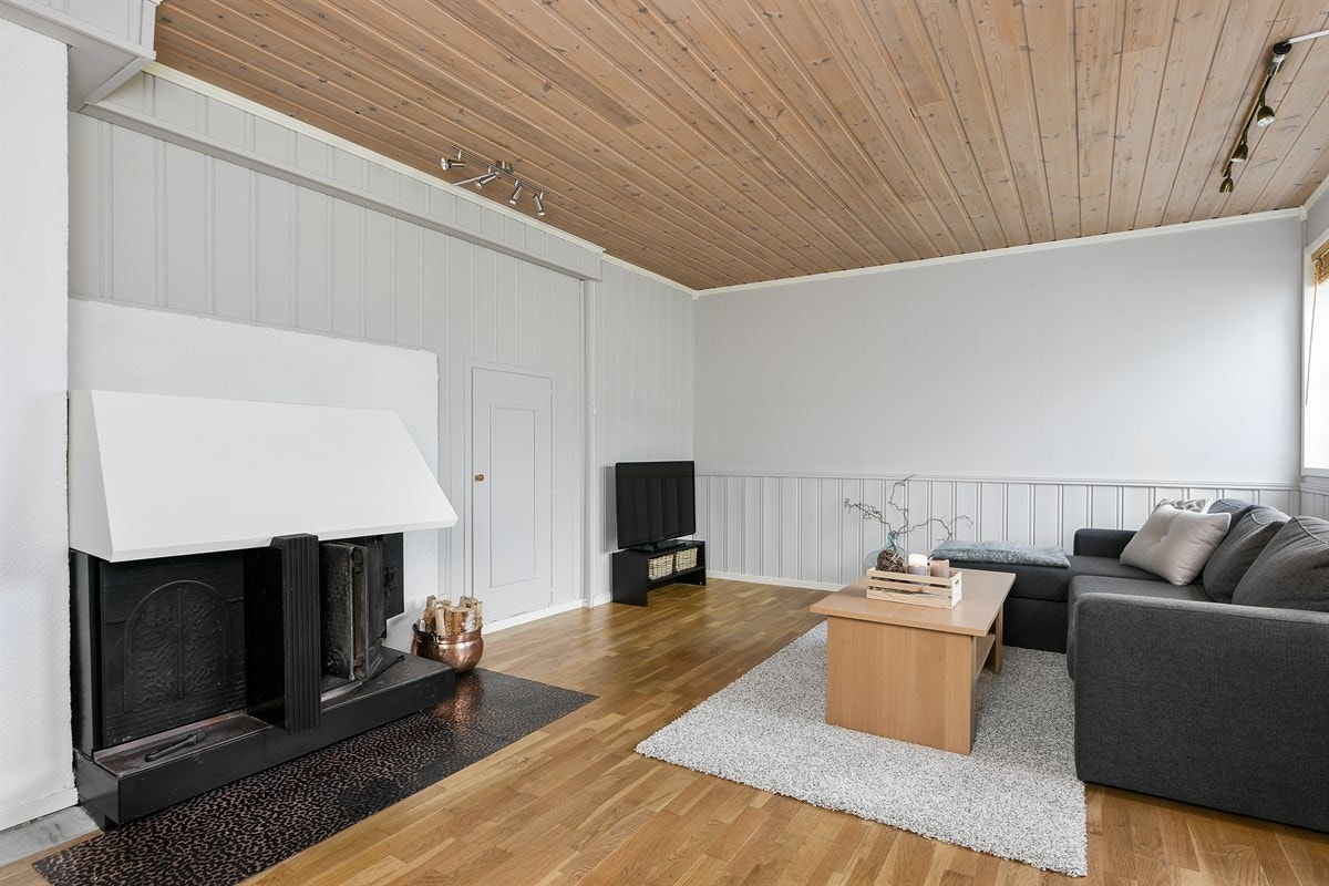 Kjellerstuen har parkett på gulv. Galleribilde