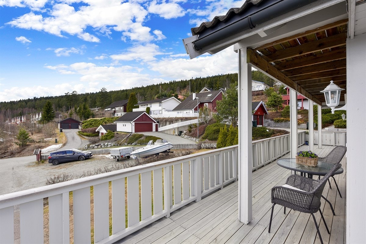 Fra terrassen har du nydelig utsikt utover området. Galleribilde