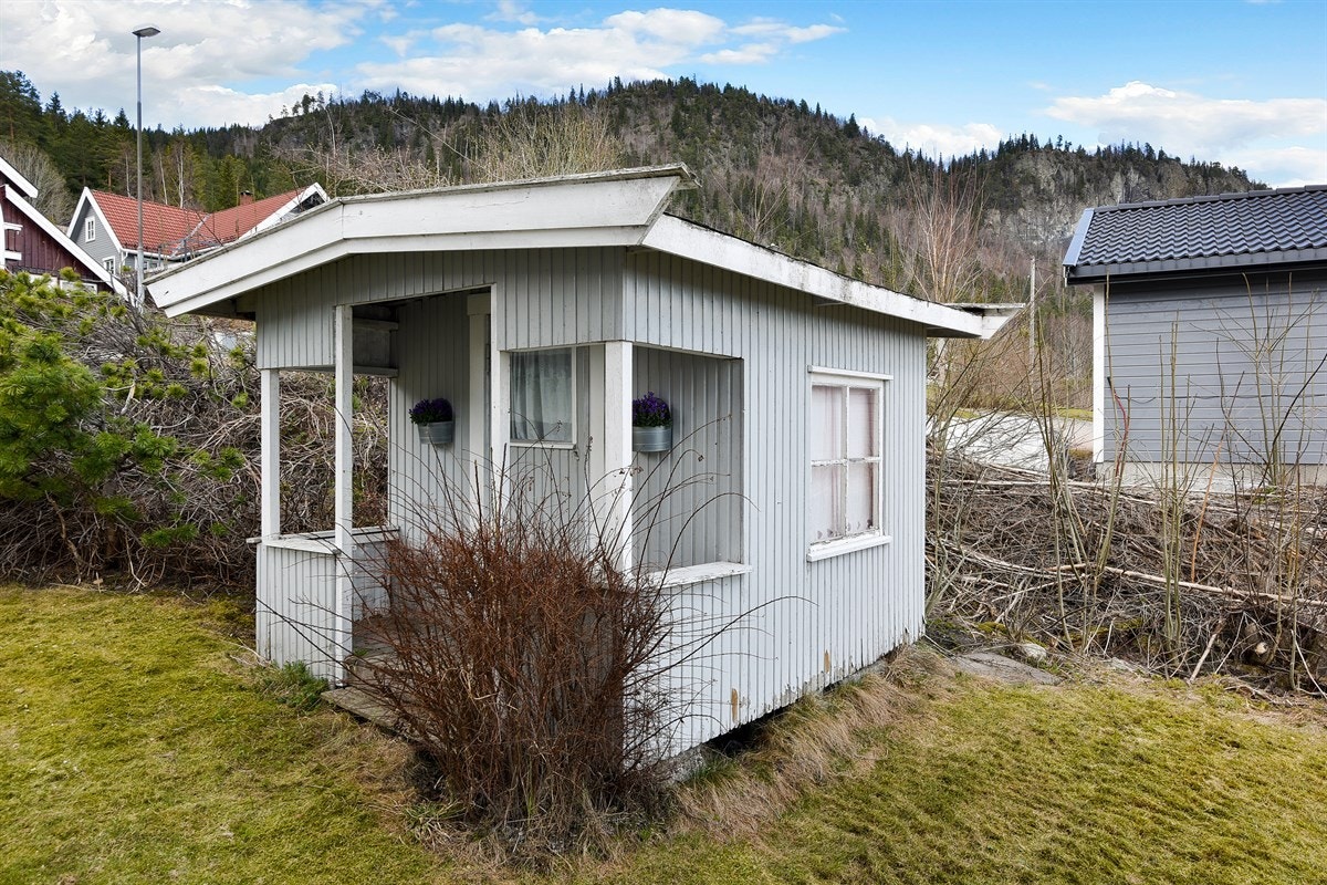 For den hesteglade er det kort vei til Valstad Gård og Sylling Rideklubb som tilbyr ridetimer i flotte fasiliteter både inne- og utendørs. Galleribilde