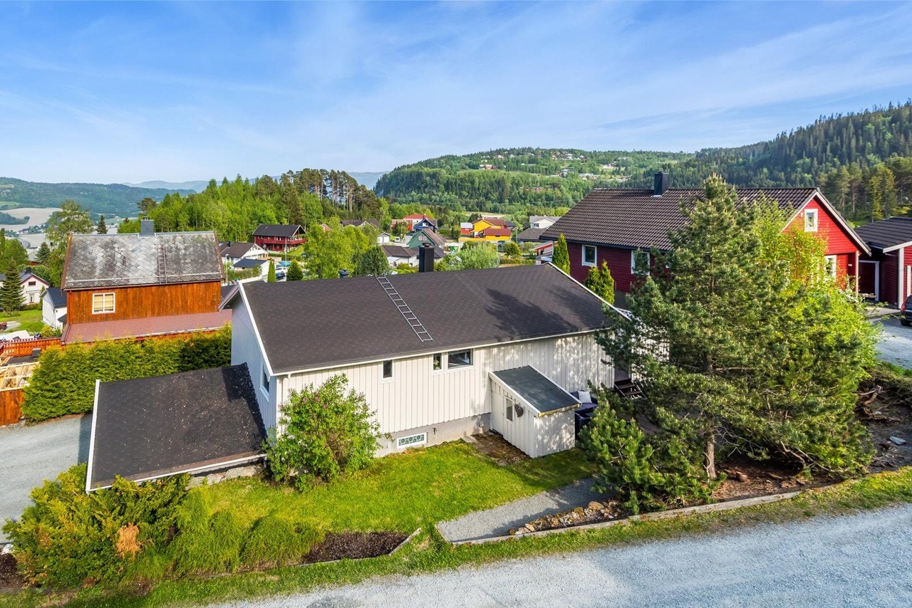 På høyre hånd sees den lille trekanten som har et eget gårds- og bruksnummer. Denne delen medfølger også handelen. Galleribilde