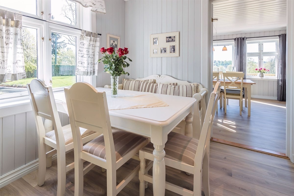 Spiseplass på kjøkkenet Galleribilde