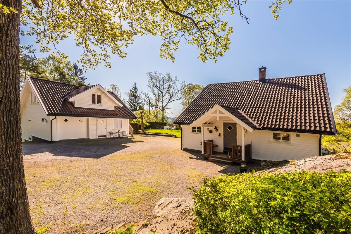 Koselig, idyllisk tun Galleribilde