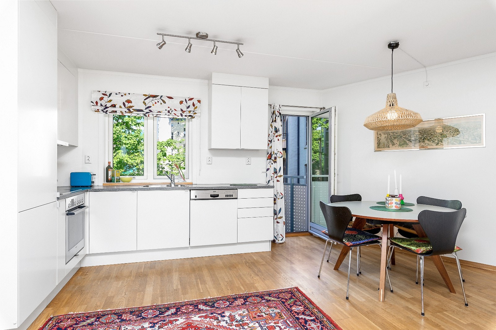 Kjøkken og spisestue Galleribilde