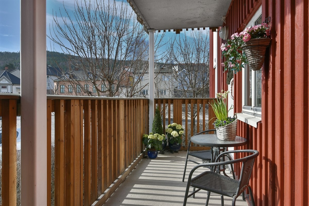 Her kan man nyte morgensol og fin utsikt til sjøen. Galleribilde