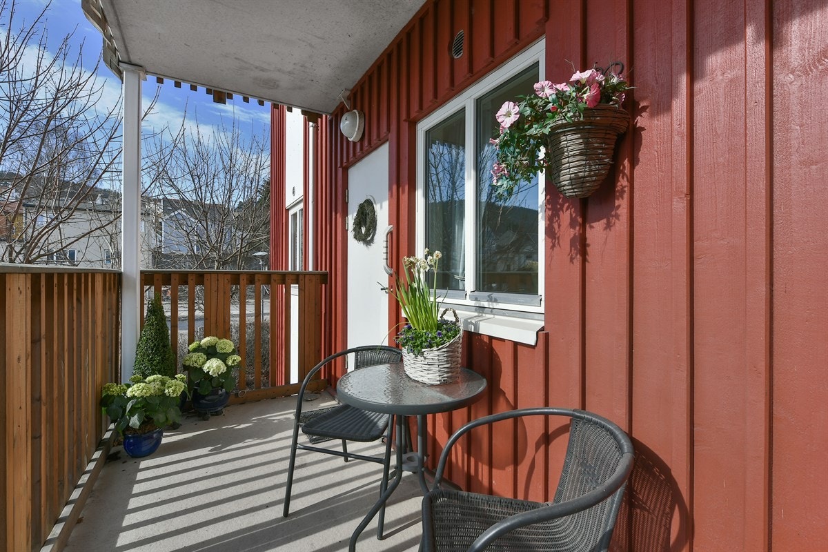 Eiendommen har en hyggelig beliggenhet på Tangen i Drammen, med brygger og båtplasser i umiddelbar nærhet. Galleribilde