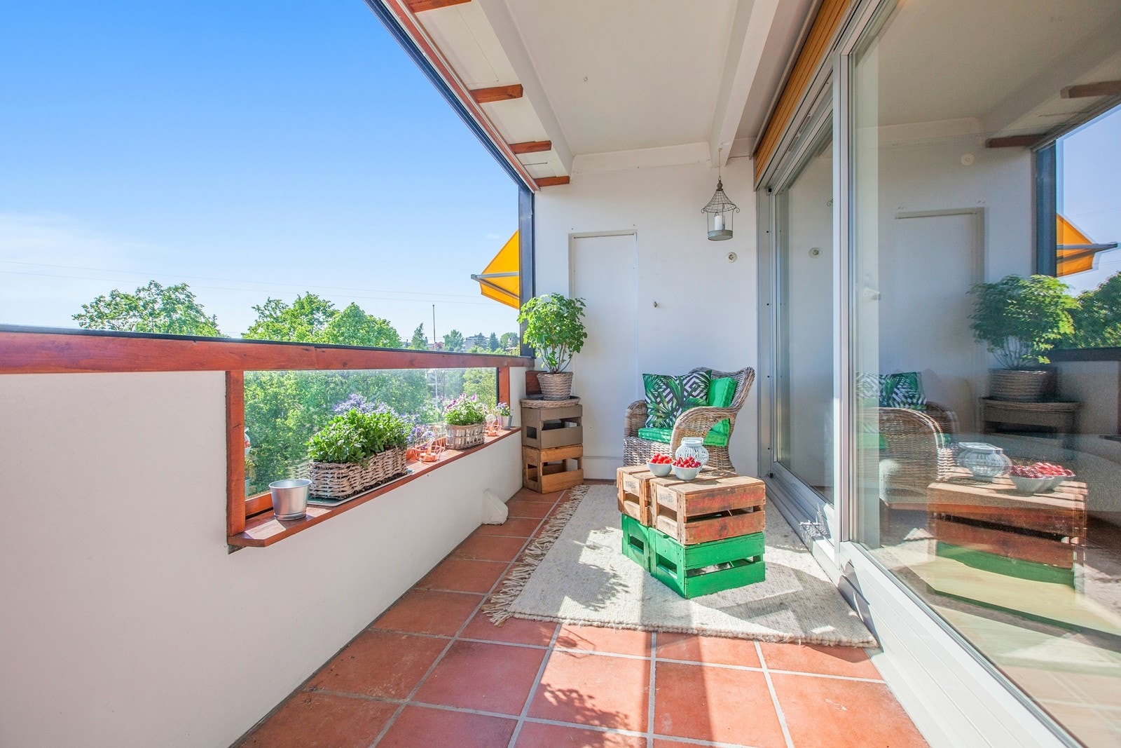 Velkommen til Hovseterveien 38 A - Her er det en innglasset sydvestvendt balkong. Presentert av Marie Malén Frogner Galleribilde