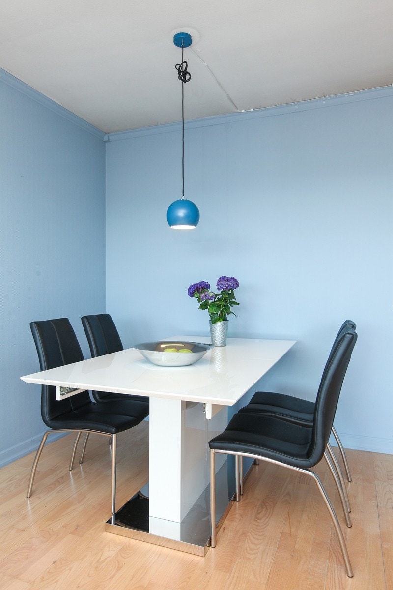 Spisestue som kan forlenges og gi plass til flere gjester. Galleribilde