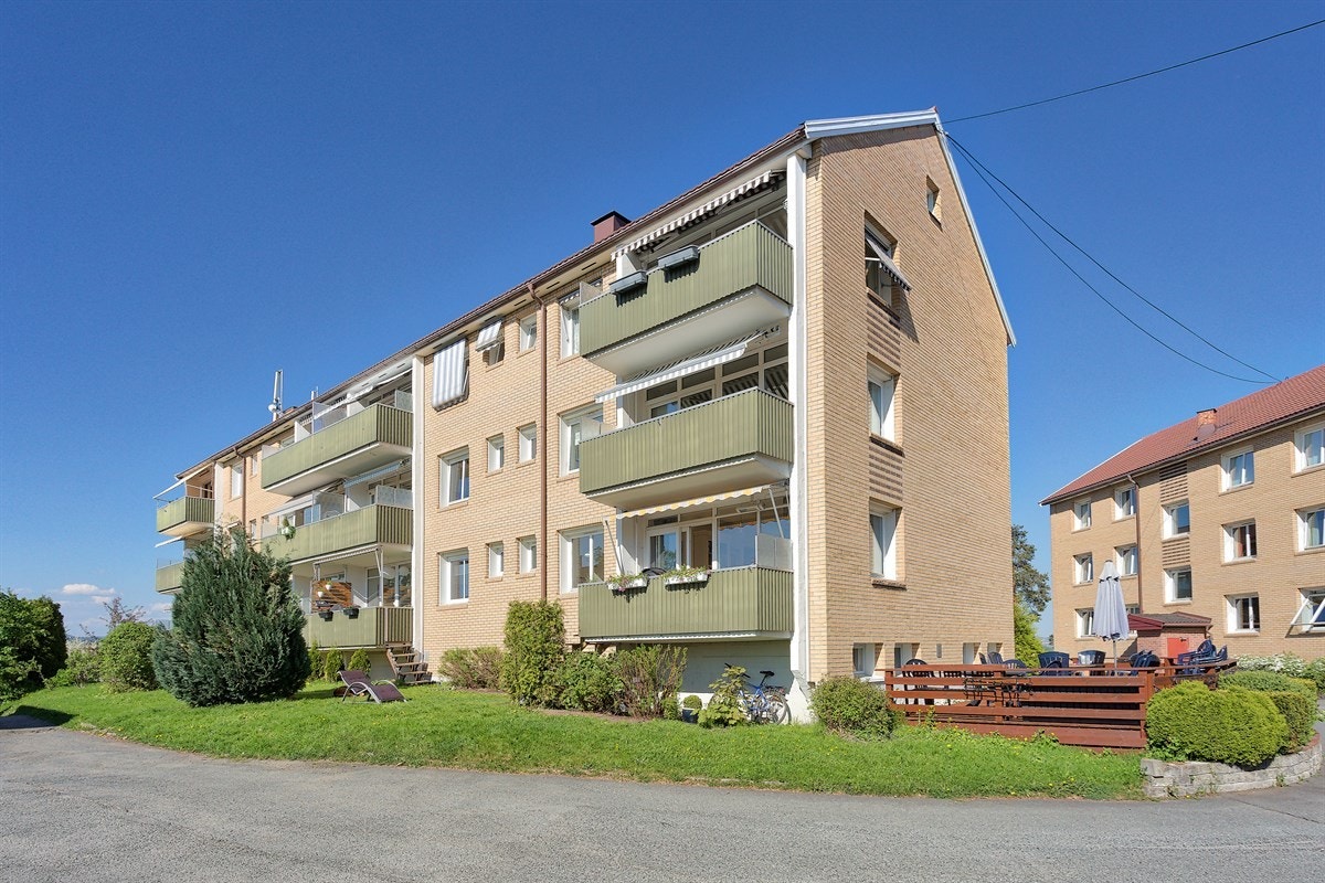 Leiligheten ligger fint plasert i 2. etg. mot midten. Galleribilde