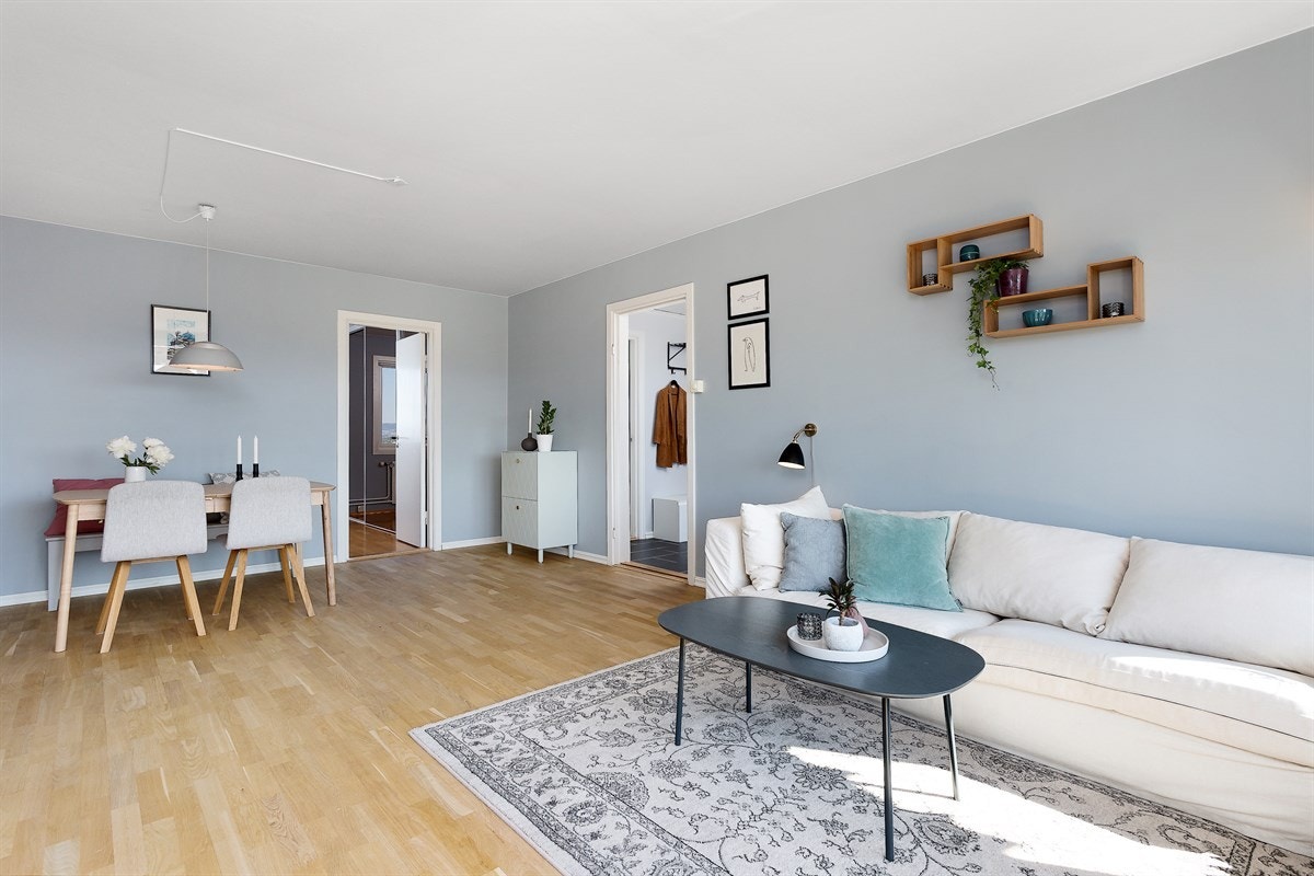 God plass til møblering av sofa og spisemøblement. Galleribilde